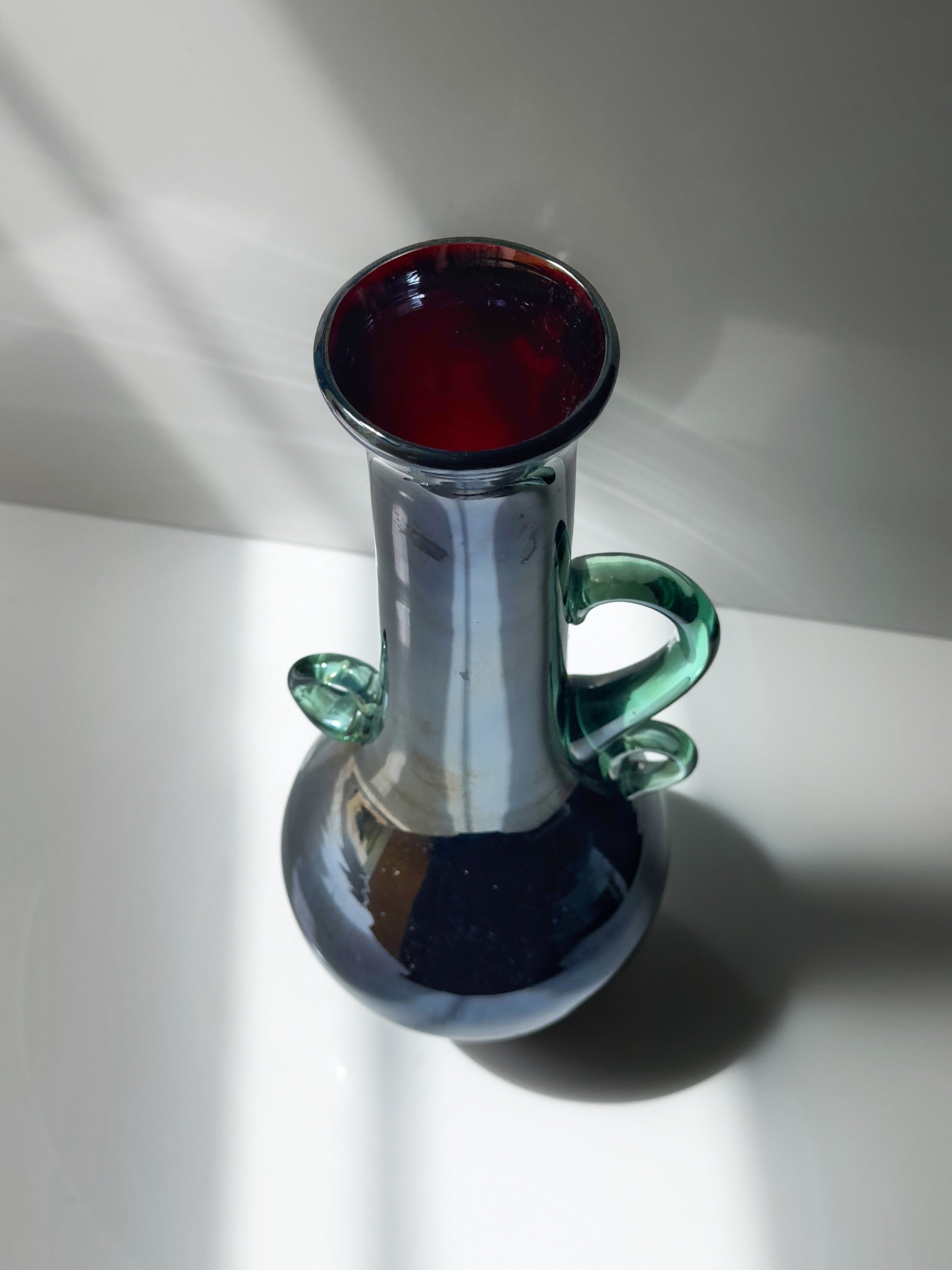 Bohemian iridescent ruby glass vase - Art Nouveau 1910s — detail view