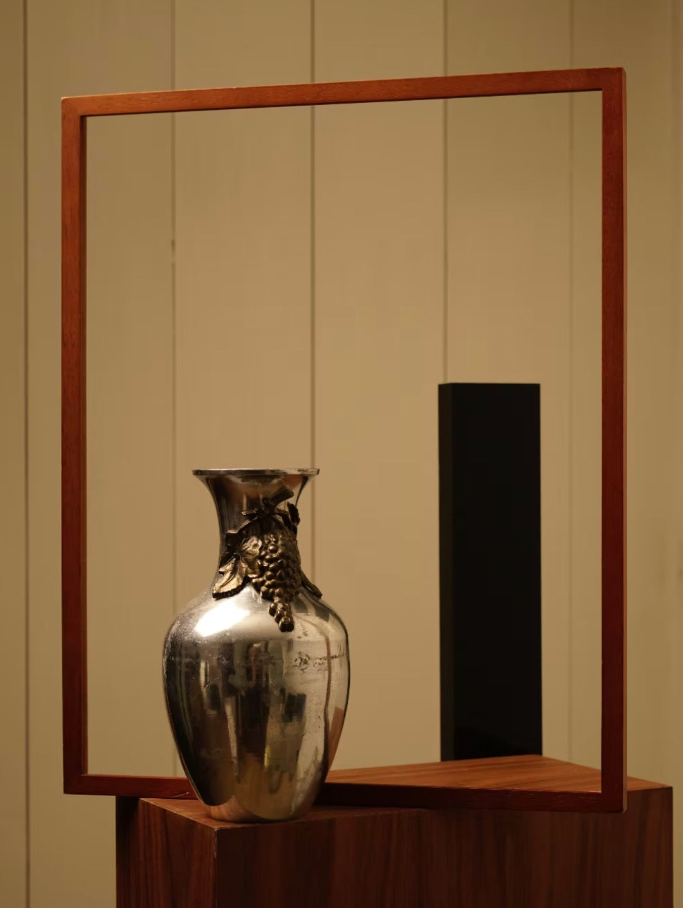 Grape Motif vase — detail view