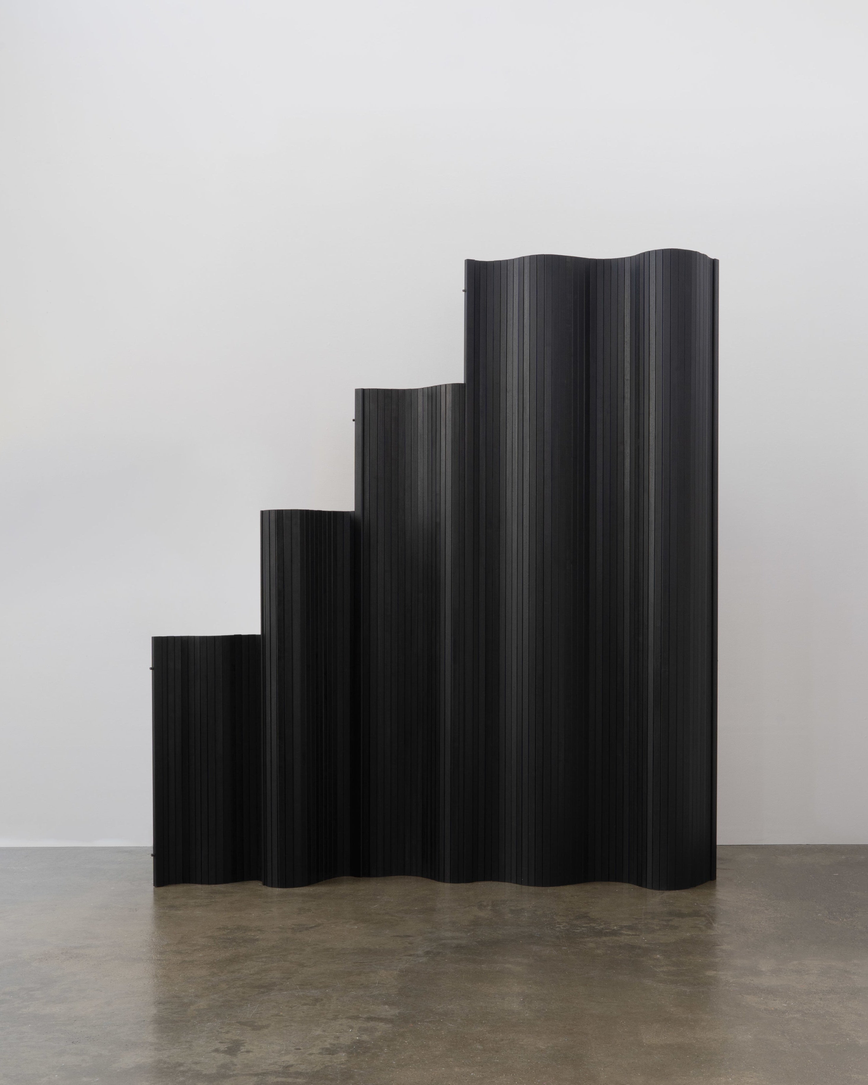 Écran Tambour Sculptural en Peuplier Fumé par Tom Roberts