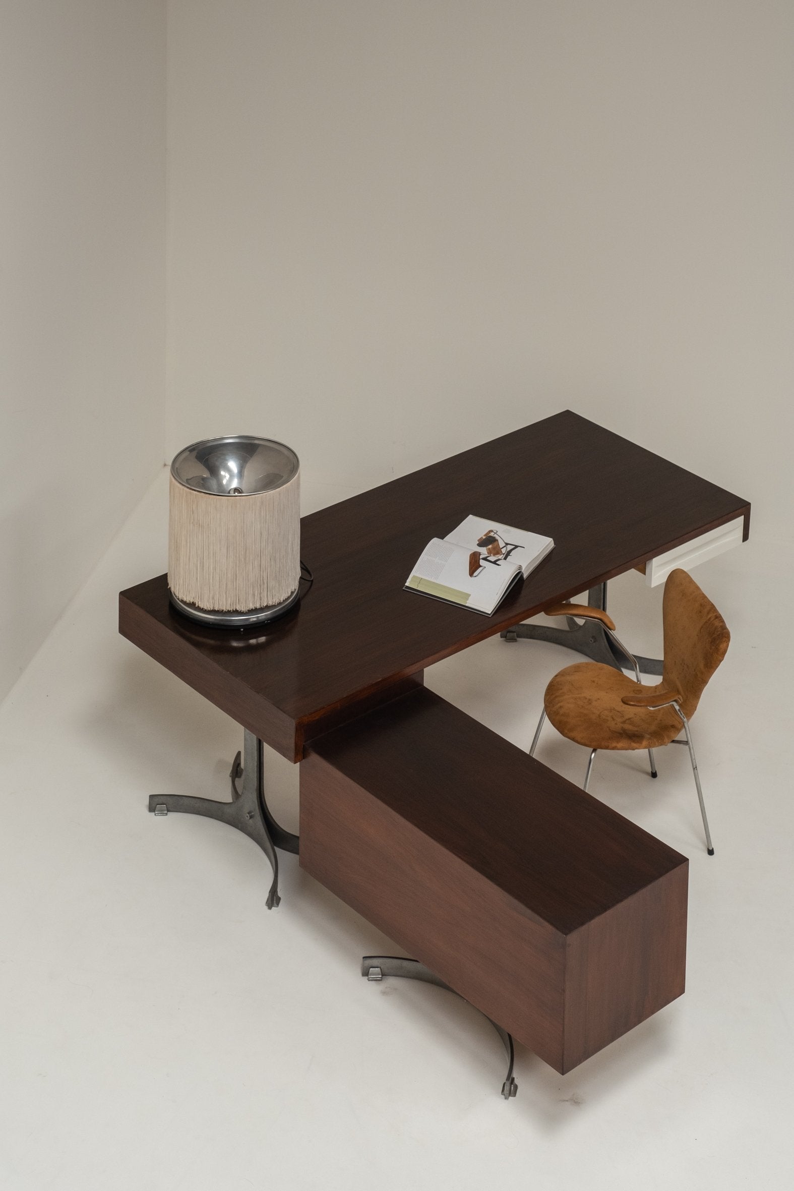 Executive desk by Trau Arredamenti Metallici S.P.A, 1960s — close-up