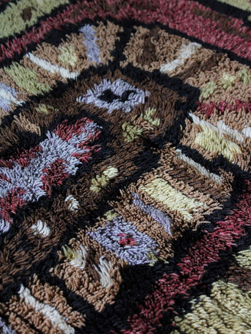 Swedish Geometric Rya Wool Rug 80x150cm, 1900s — close-up of textured wool fibers