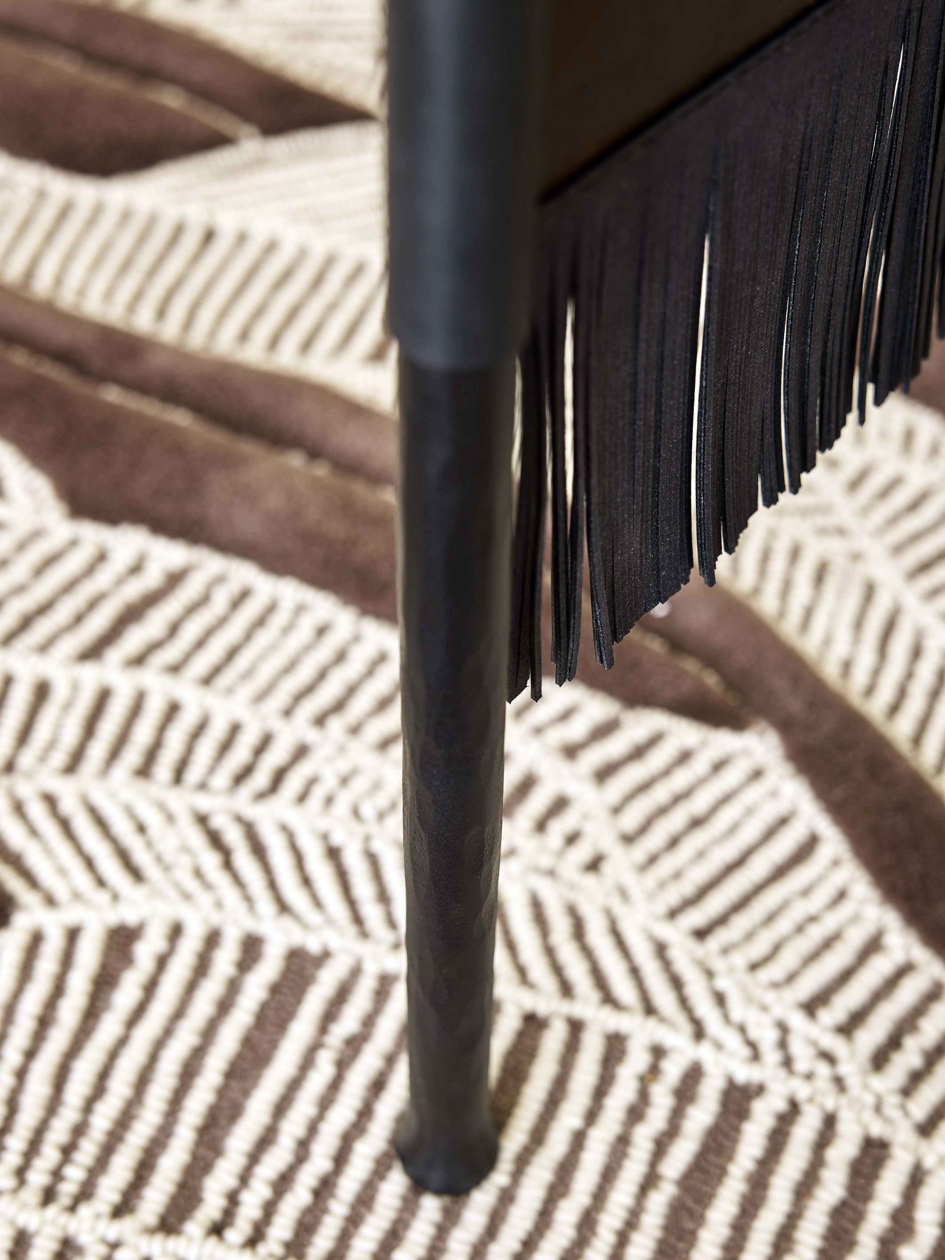 MOON Armchair in Metal and Glass — close-up of black metal leg detail