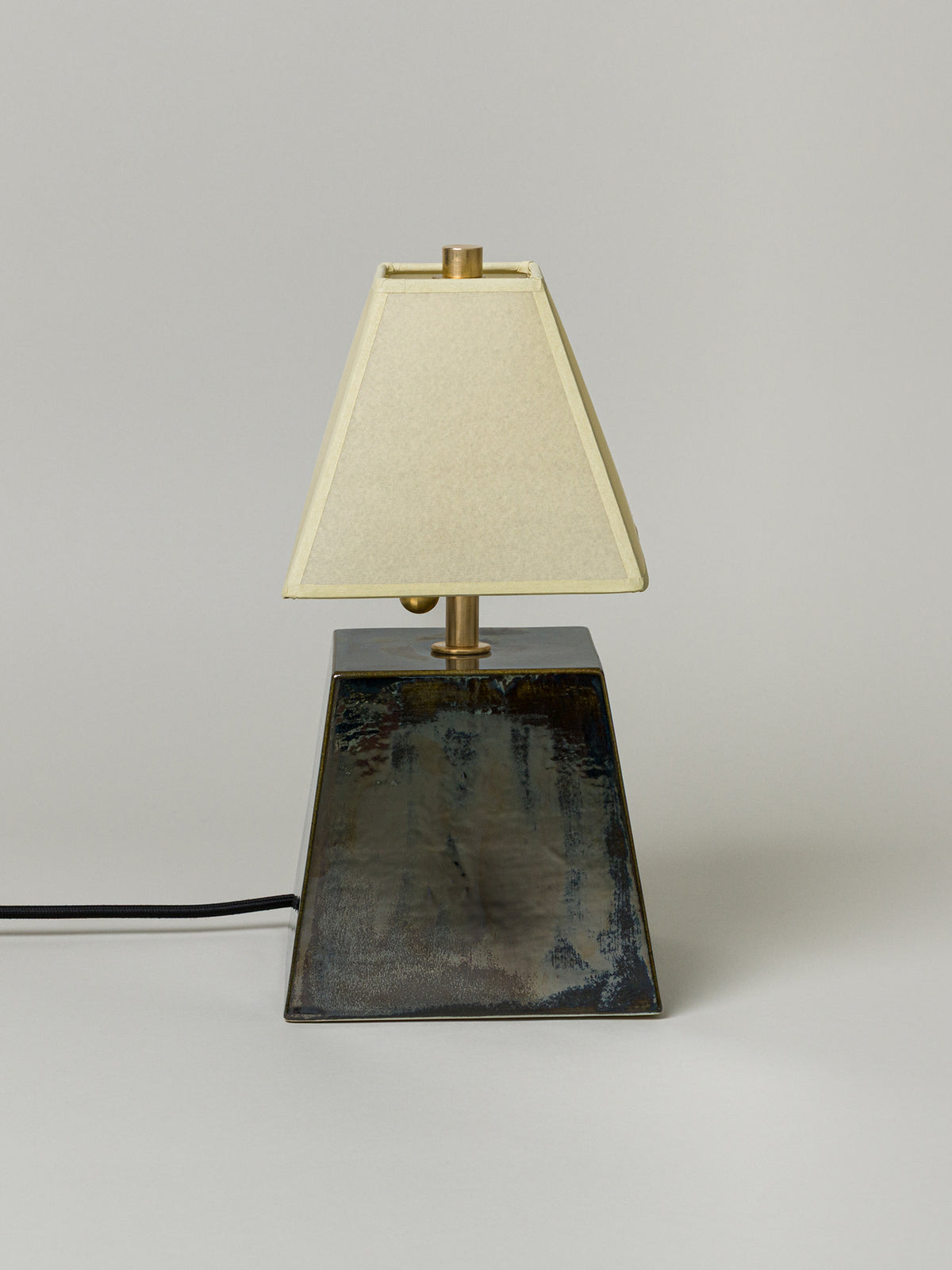 Osen Table Lamp Short, Obsidian / Faint Green Shade — side angle