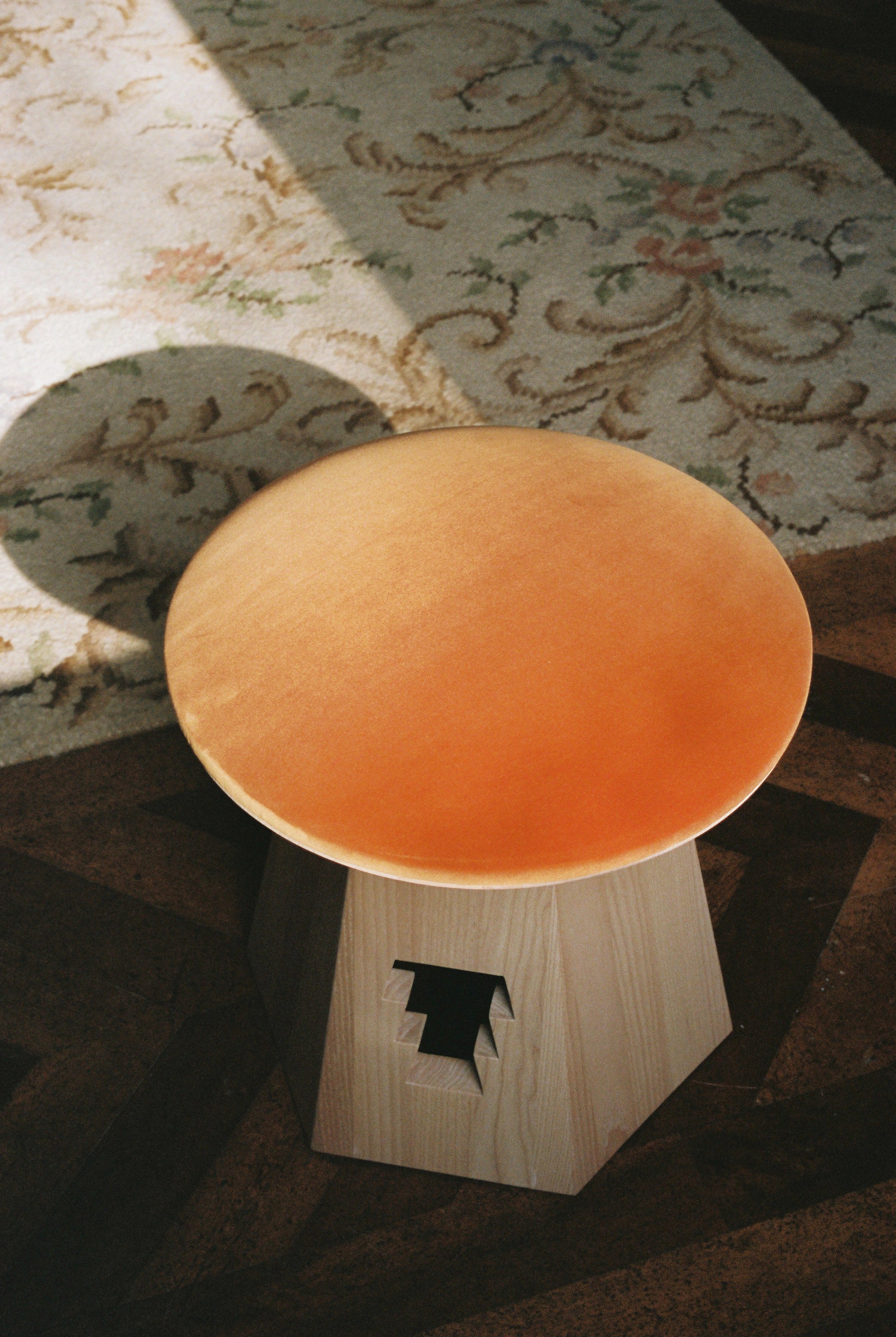 CARMO STOOL — detail view