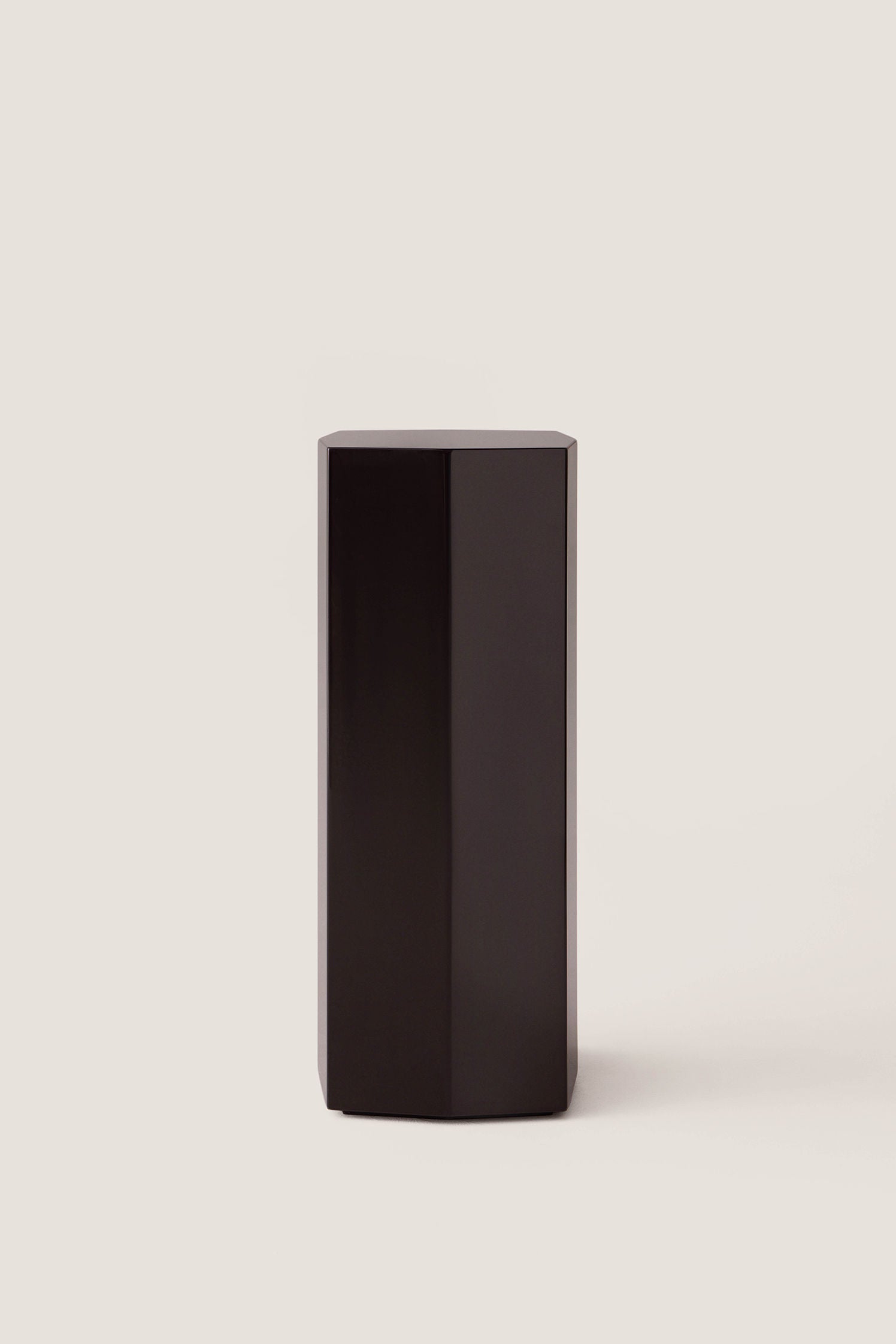 'Ame II' Lacquer Pedestal — detail view