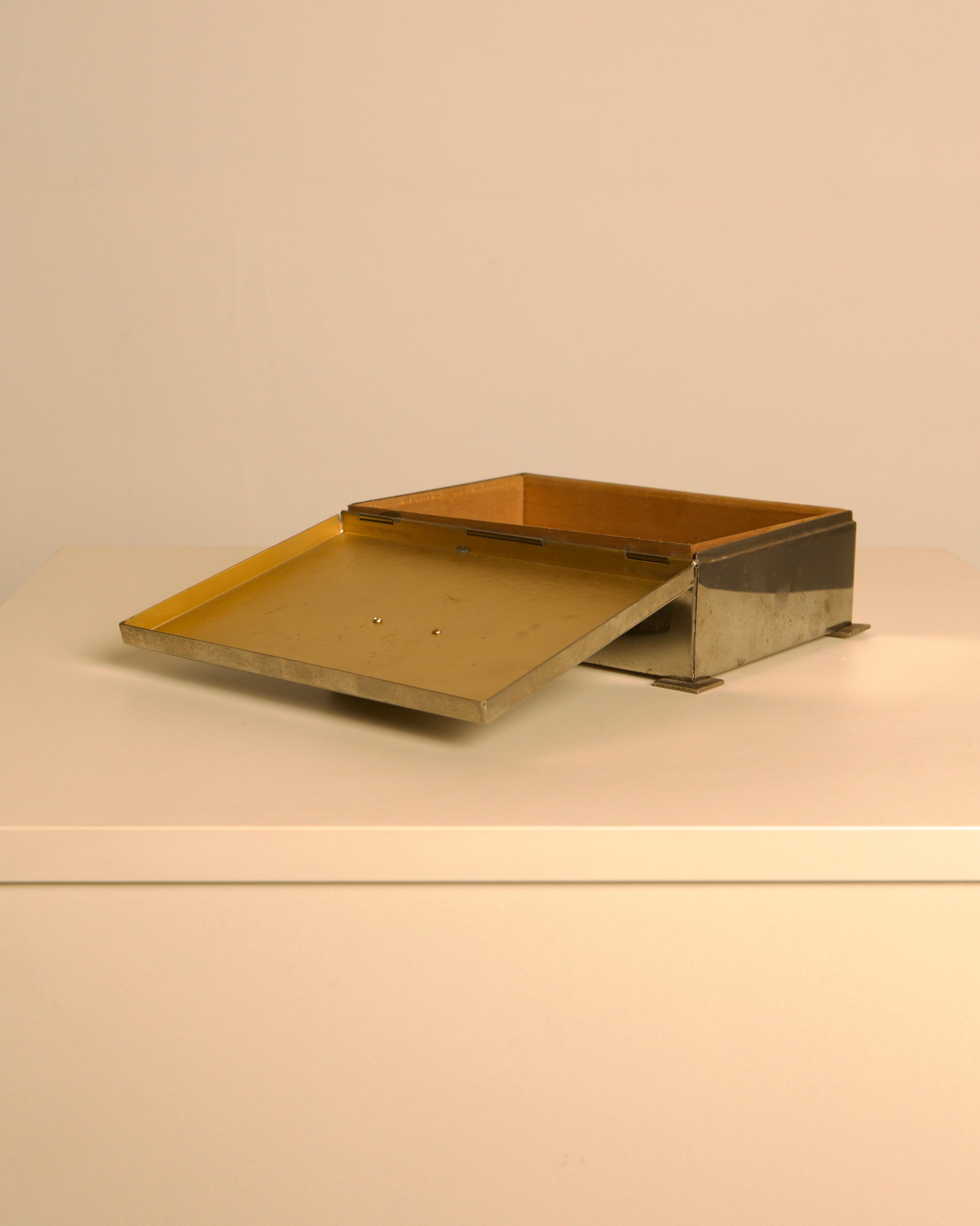 Italian Art Deco Hammered Metal & Wood Box, 1930s — close-up
