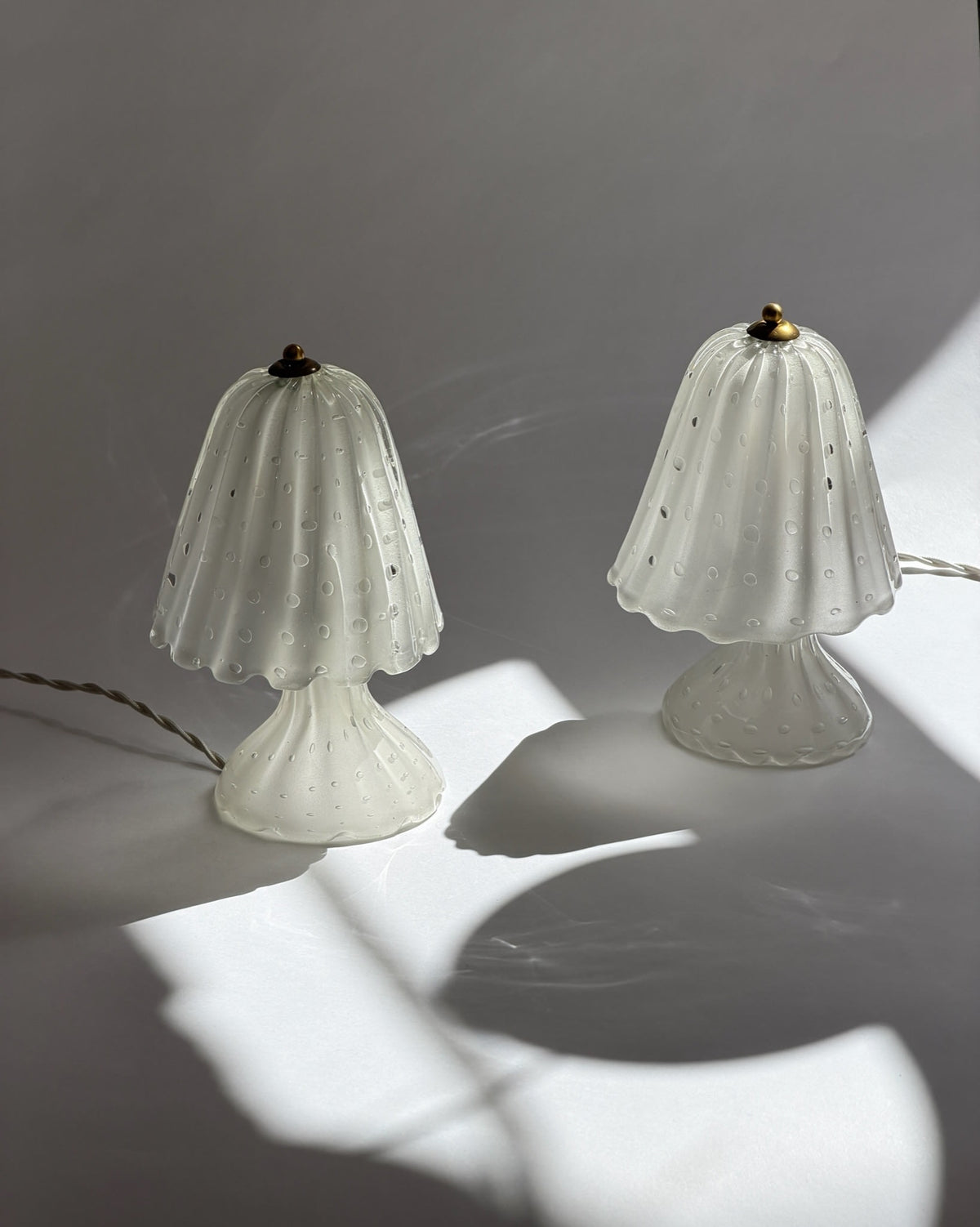Vintage clear Murano glass table lamp — in context