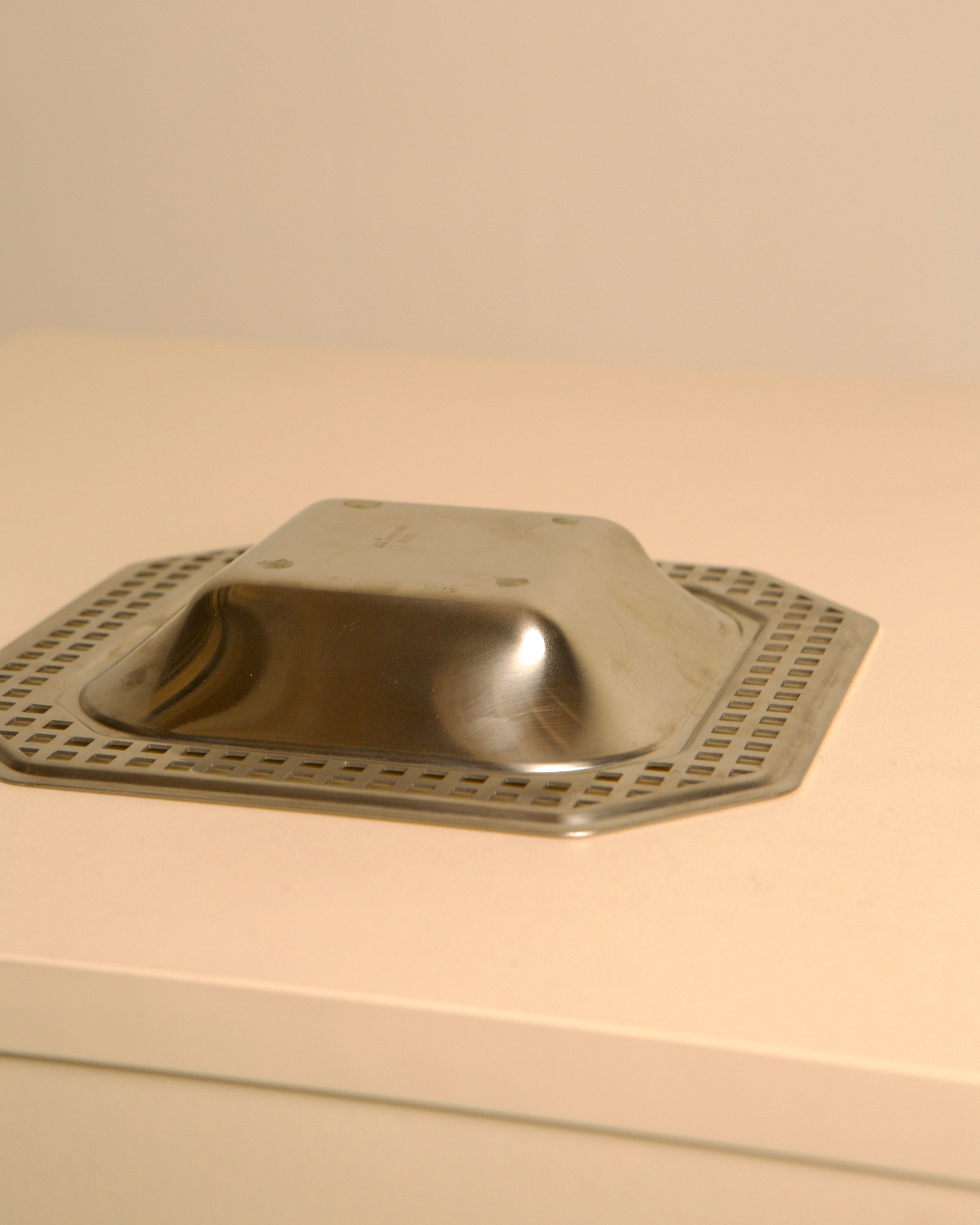 80s Italian gilt and silver-plated metal valet tray — close-up