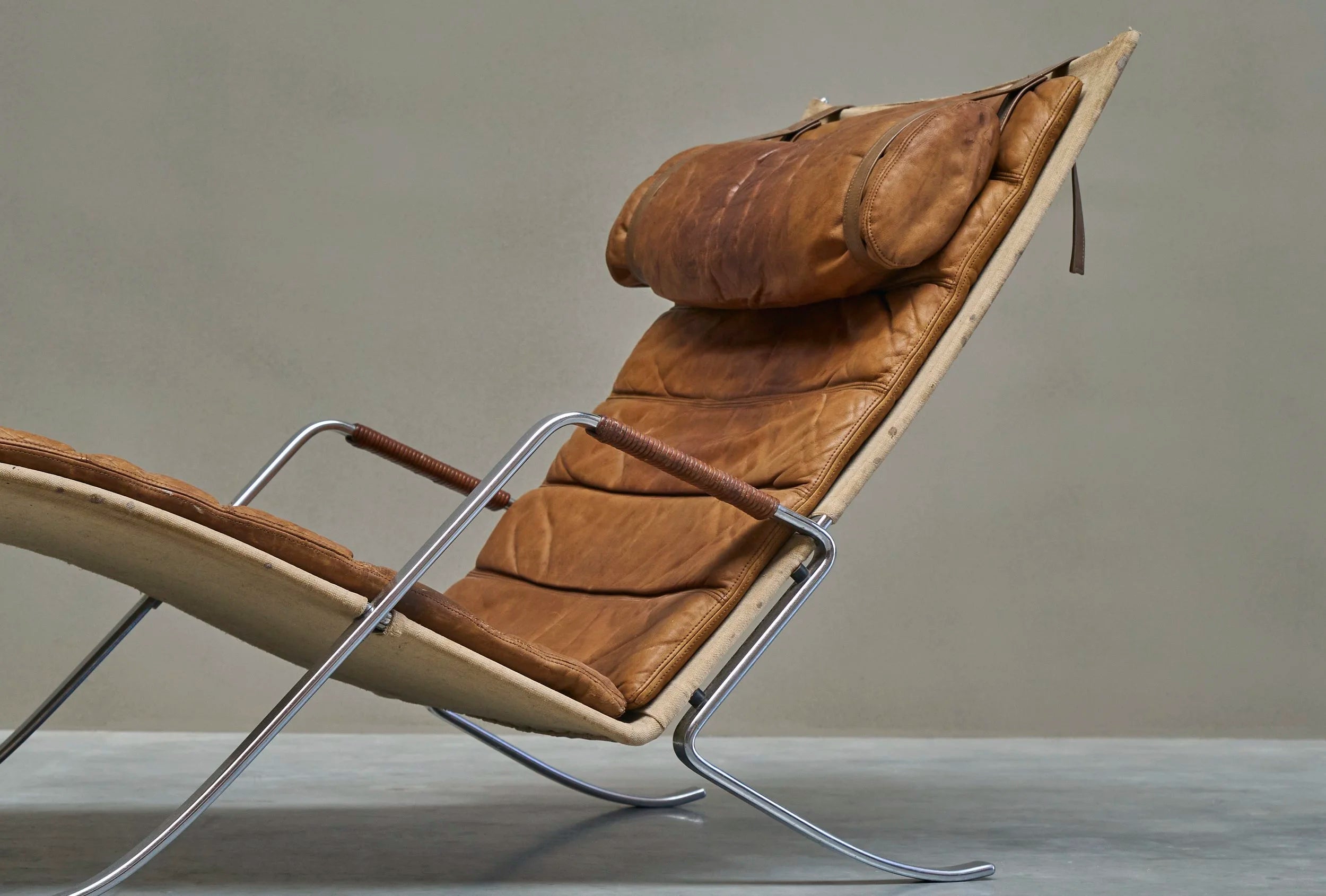 Fabricius & Kastholm FK 87 'Grasshopper' Lounge Chair in Patinated Cognac Leather, 1960s — close-up
