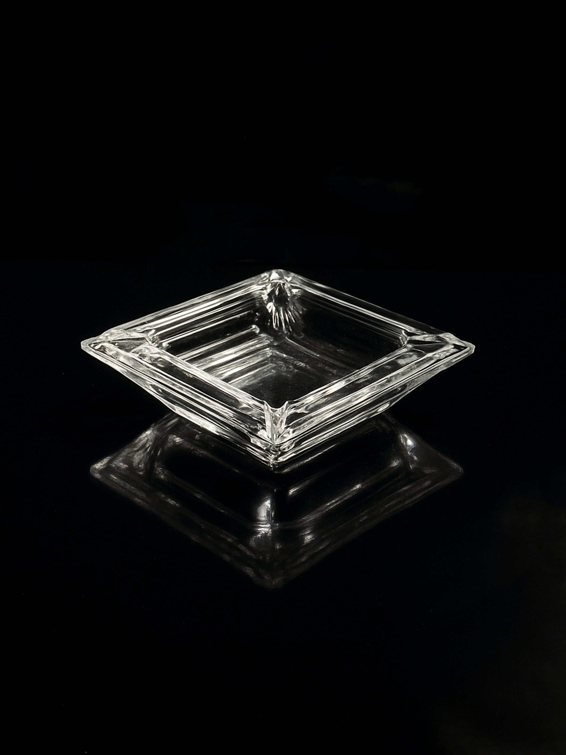 Italian Art Deco crystal glass ashtray by Dodo Vintage | The Oblist — clear glass material