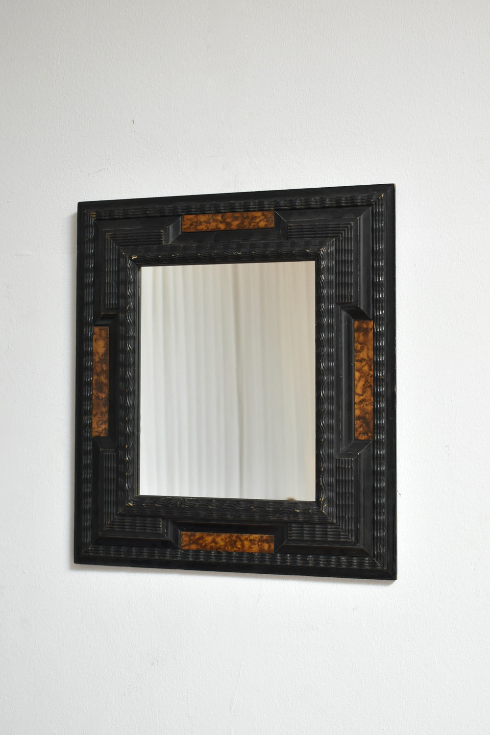 Pair of carved ebonised wood and trompe l'oeil turshell mirrors, XIXth c. — side angle