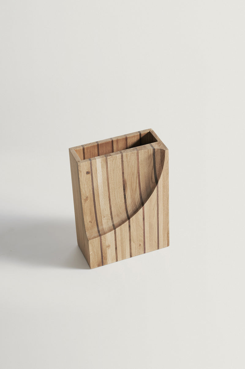 Cava Vase Oak — detail view