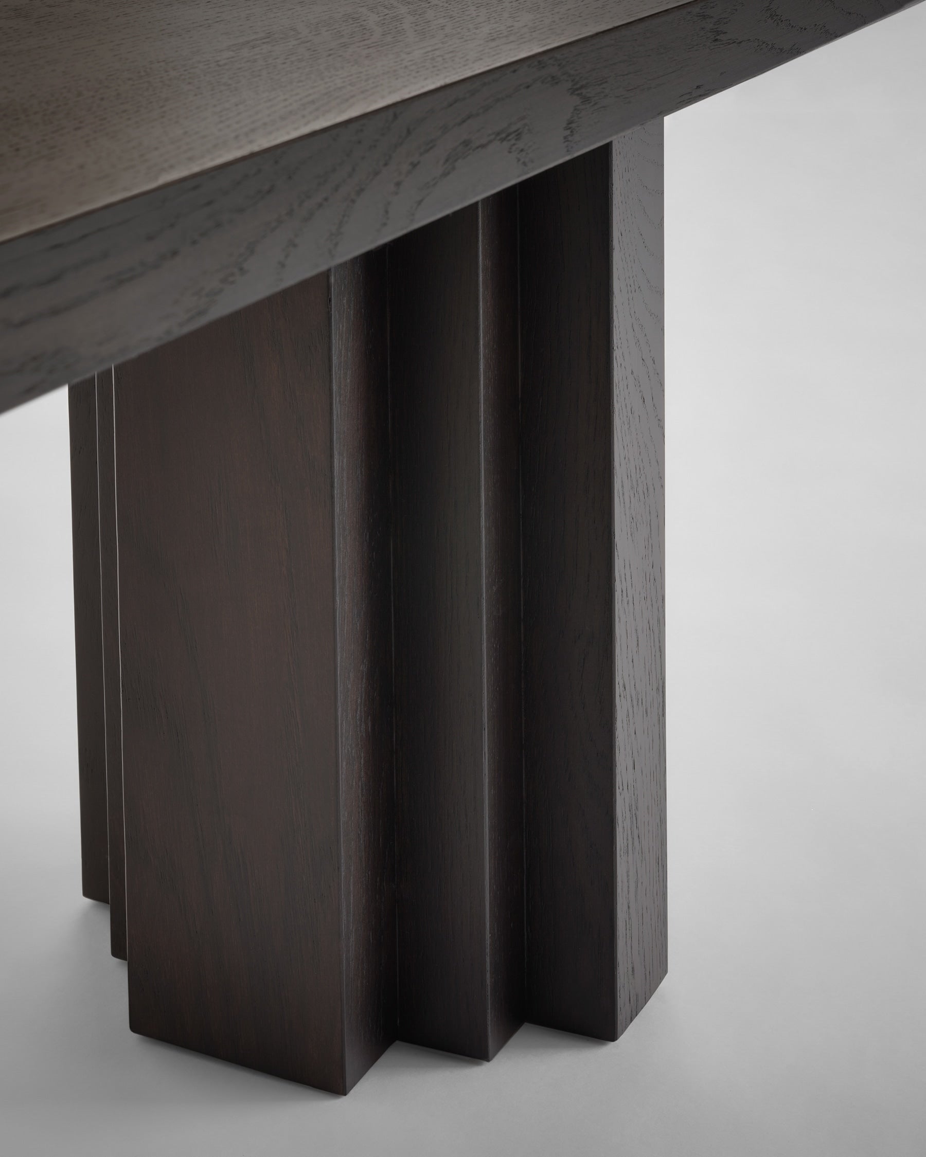 Brut Slim Bench — lifestyle setting