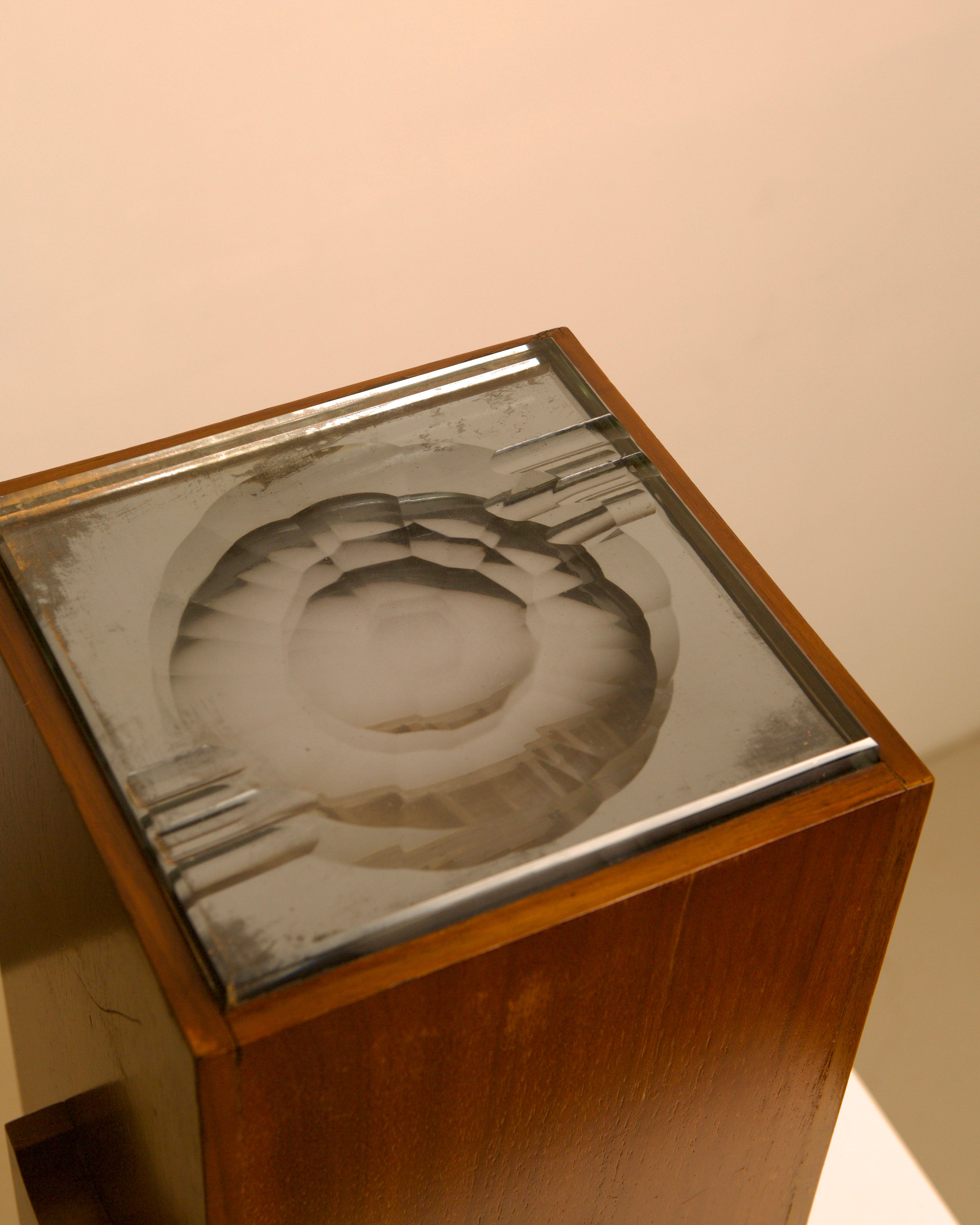 Italian floor ashtray Series 2461 by Max Ingrand for Fontana Arte, 1960s — detail view