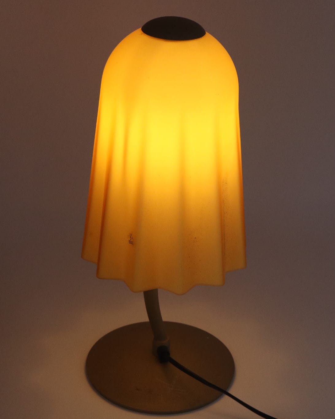Murano 'Fazzoletto' Opaline Table Lamp by Vetreria LAG – 1980s — close-up of opaline glass shade with warm glow