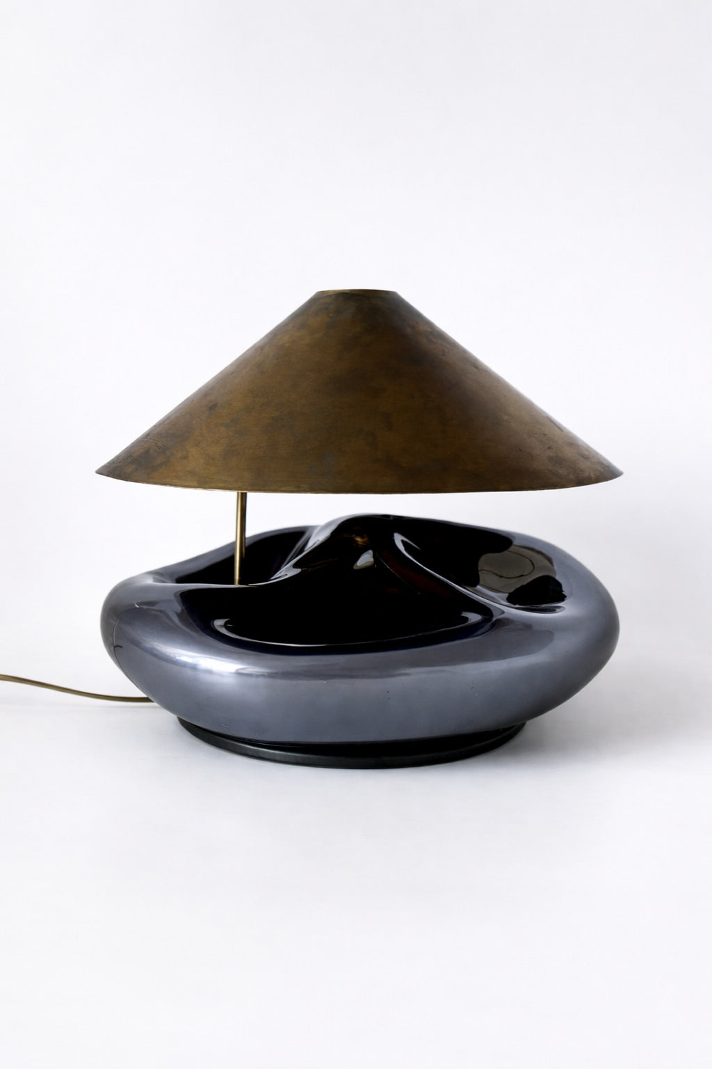 Obsidian Lamp II' Table Lamp — side angle showing glossy black base and brass shade