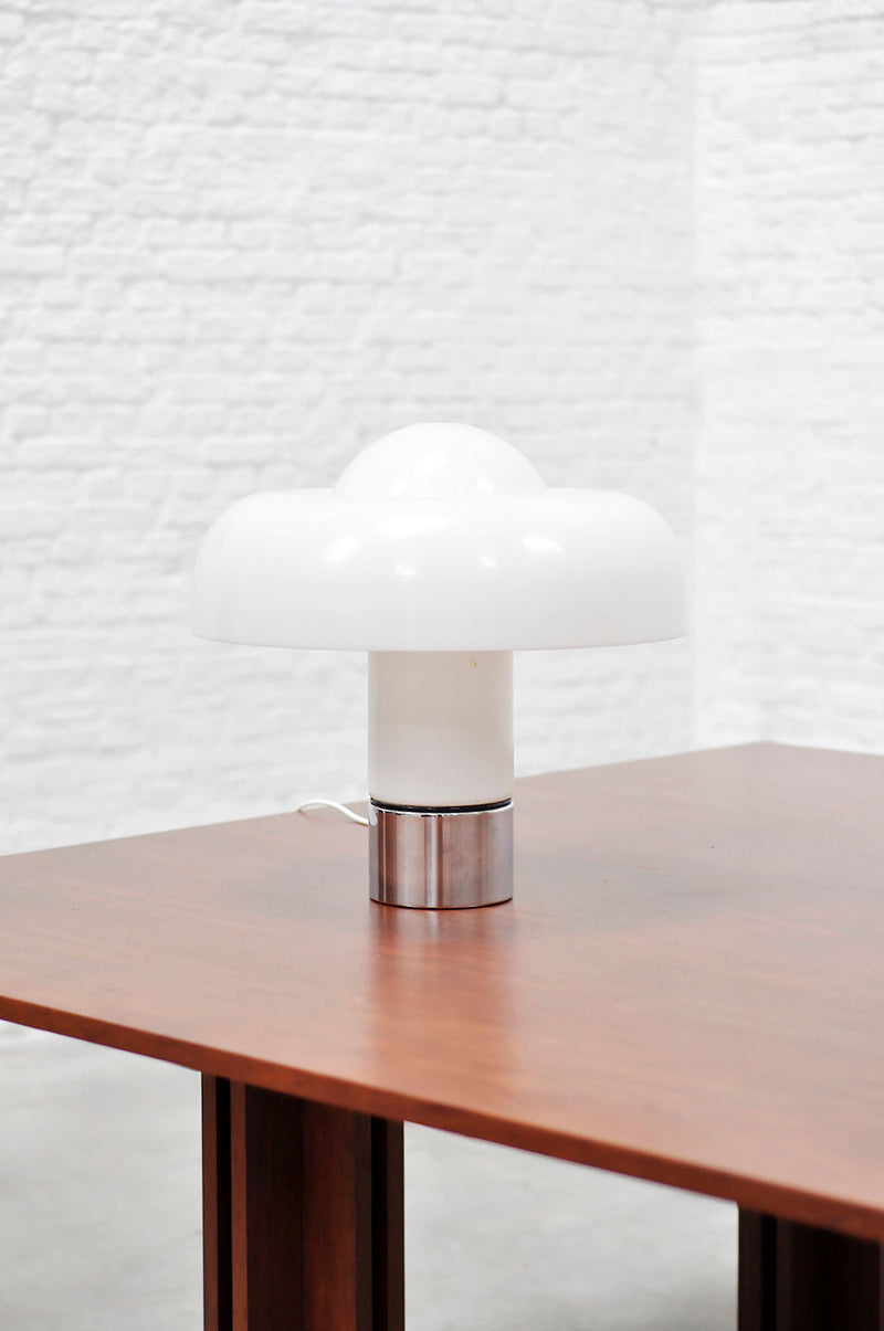 Brumbury white mushroom table lamp by Luigi Massoni for Guzzini 1970s