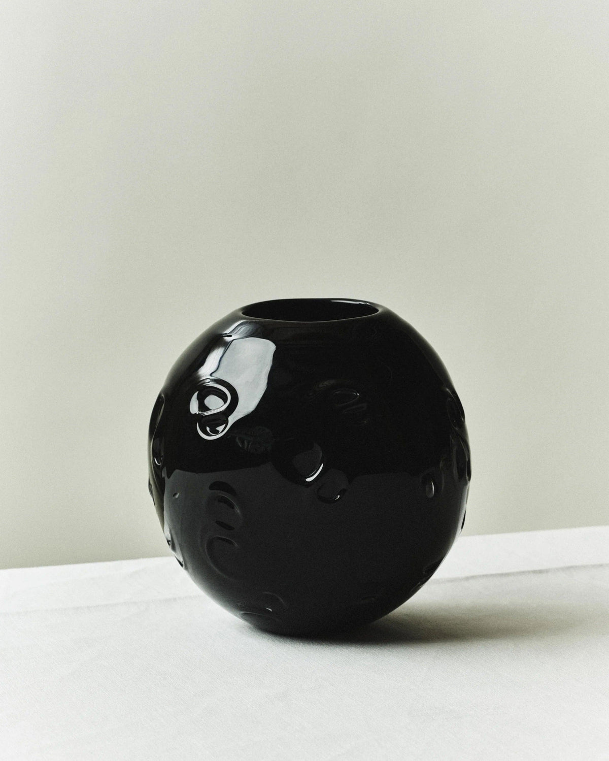 S.R. VINTAGE VASE DECO BLACK by Louise Roe | The Oblist