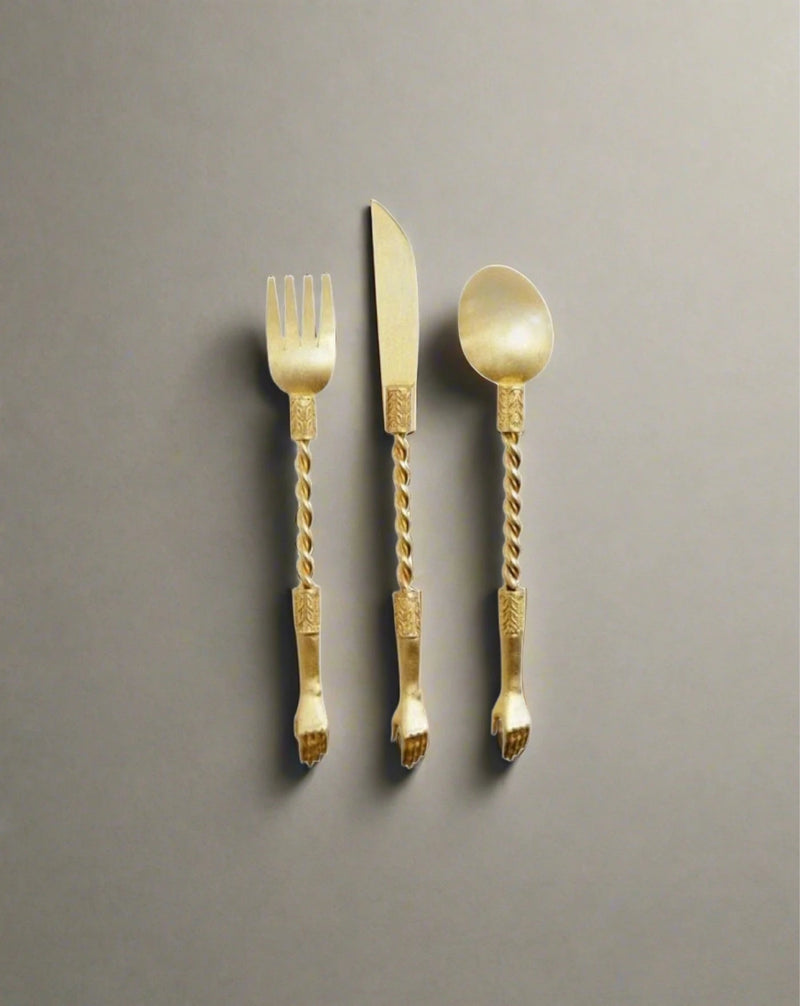 Hand Set by Natalia Criado | The Oblist