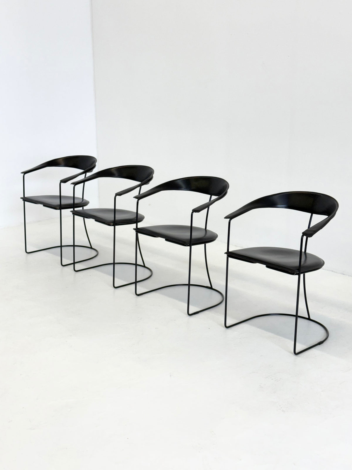 Set of 8 Vintage Arrben Ursala dining chairs in black leather — view 9