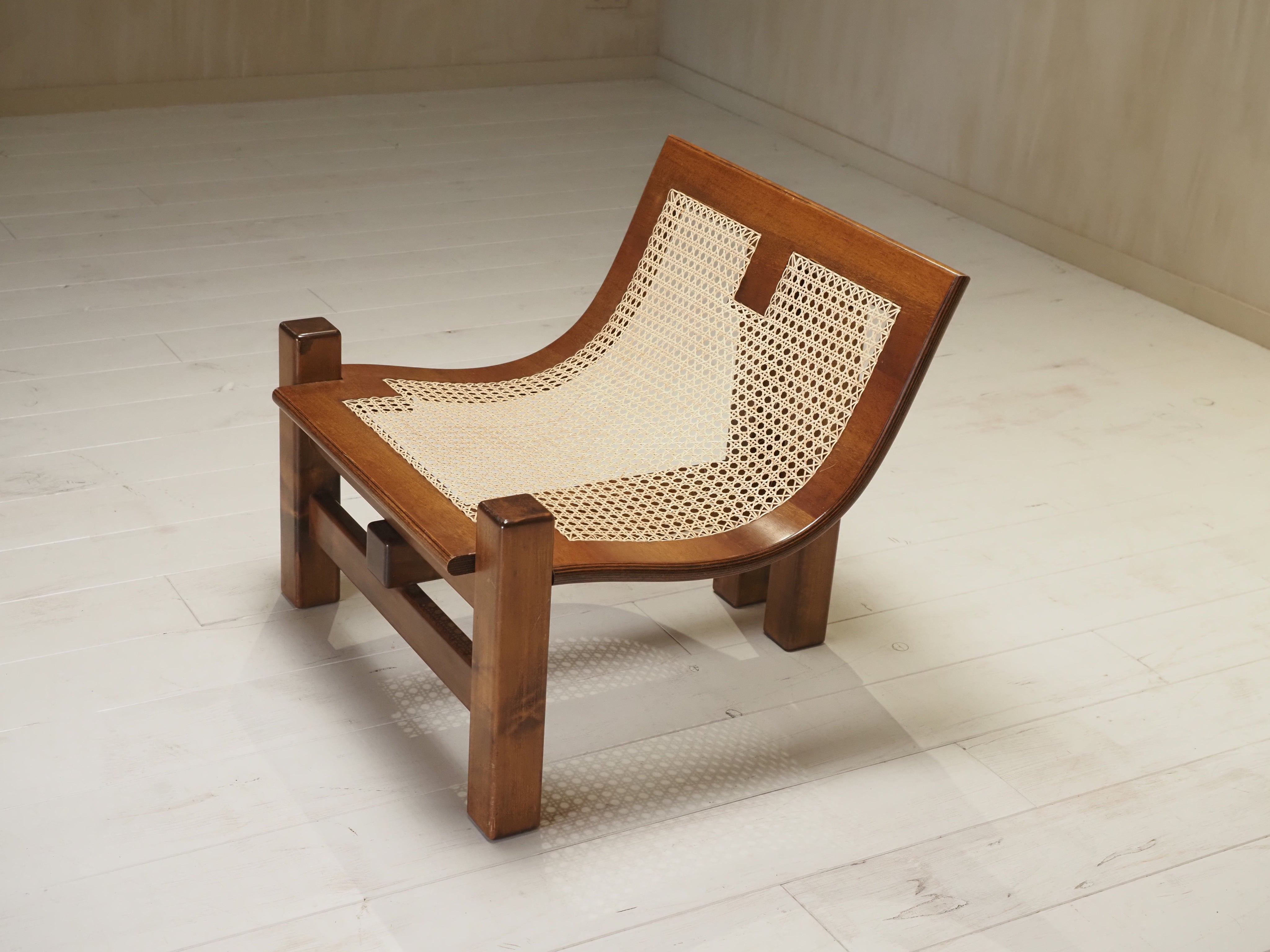 Vela chair by Ferdinando Meccani — lifestyle setting