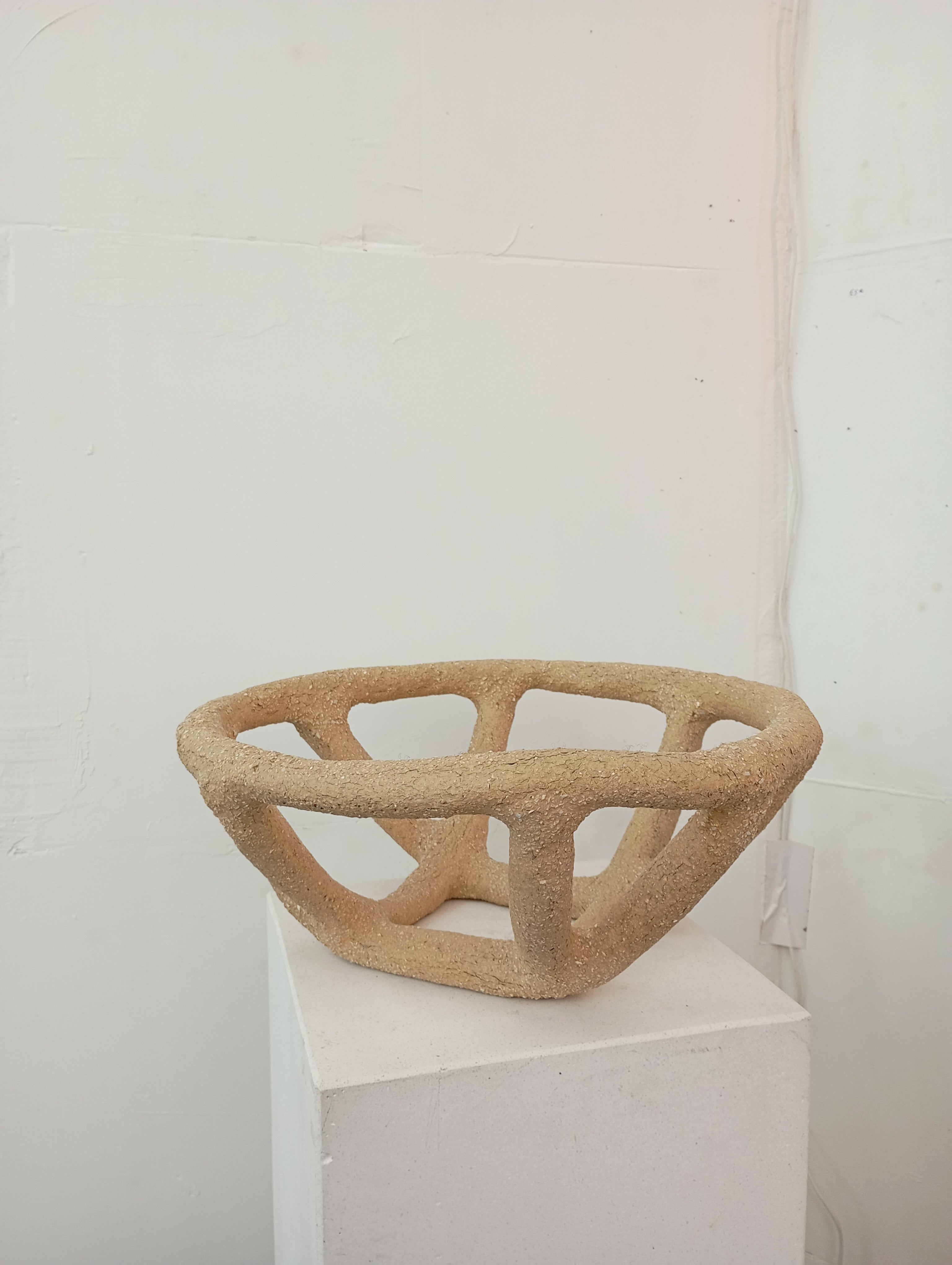 Corbeille 16' — close-up of textured beige ceramic bowl