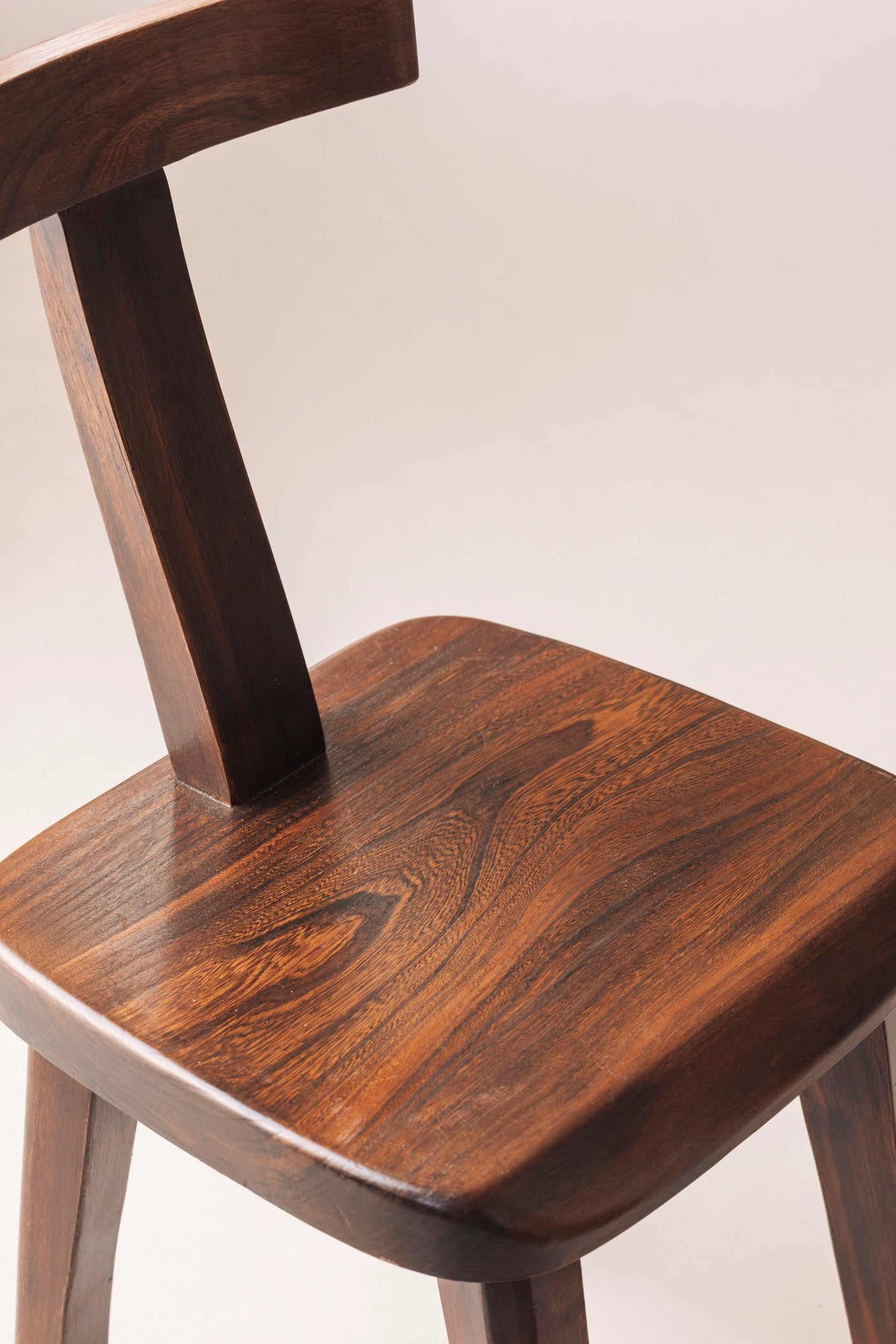 Large set of 8  Brutalist wooden T chairs by Aranjou, France 1960s. — additional view