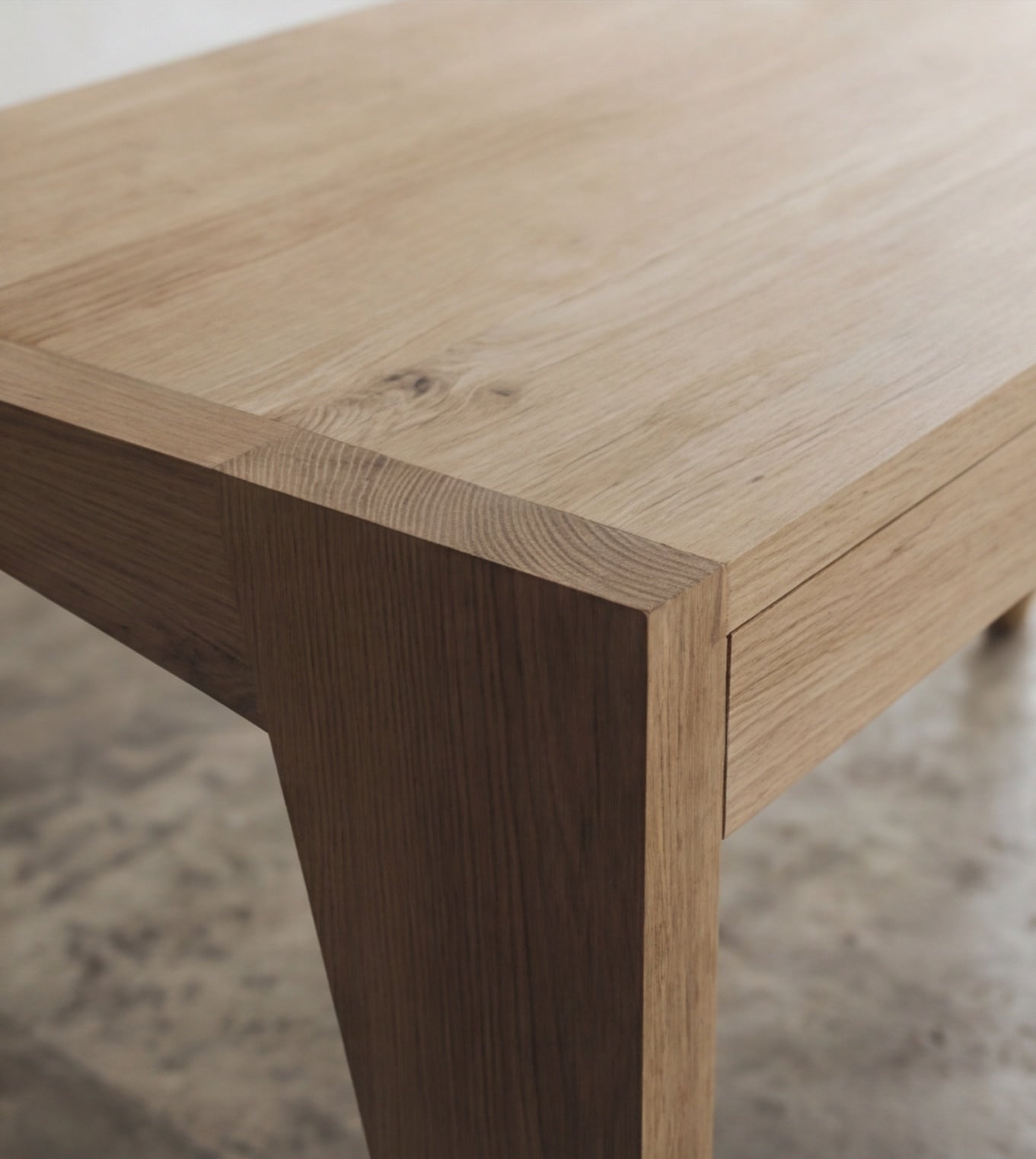 Desk "Cliff serie" — close-up