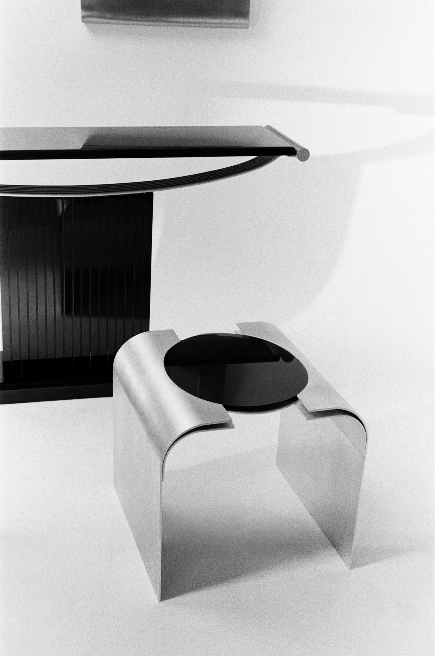 Side Table "Still Gaze" | Aluminium & Glass — angled view in minimalist setting