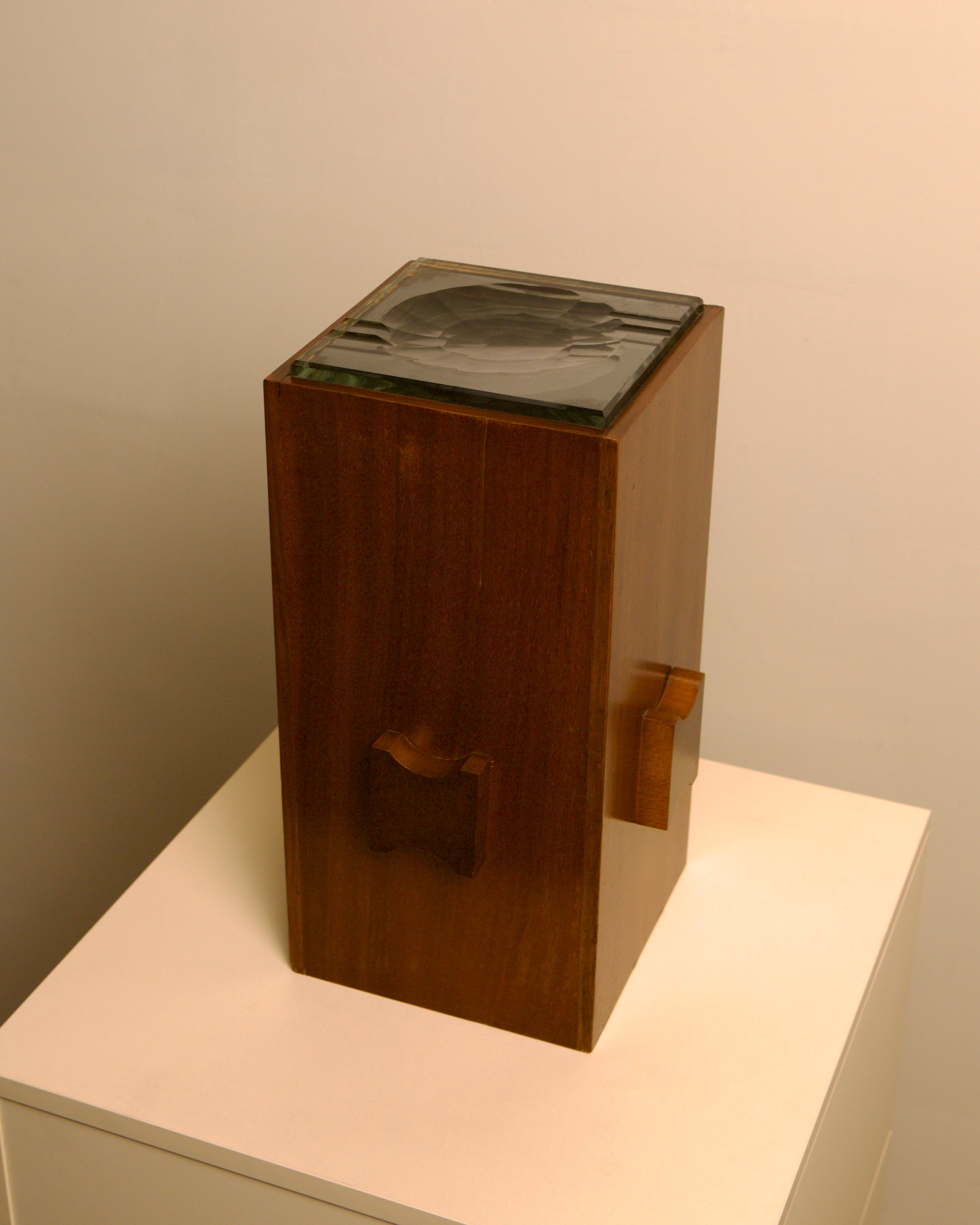 Italian floor ashtray Series 2461 by Max Ingrand for Fontana Arte, 1960s — close-up