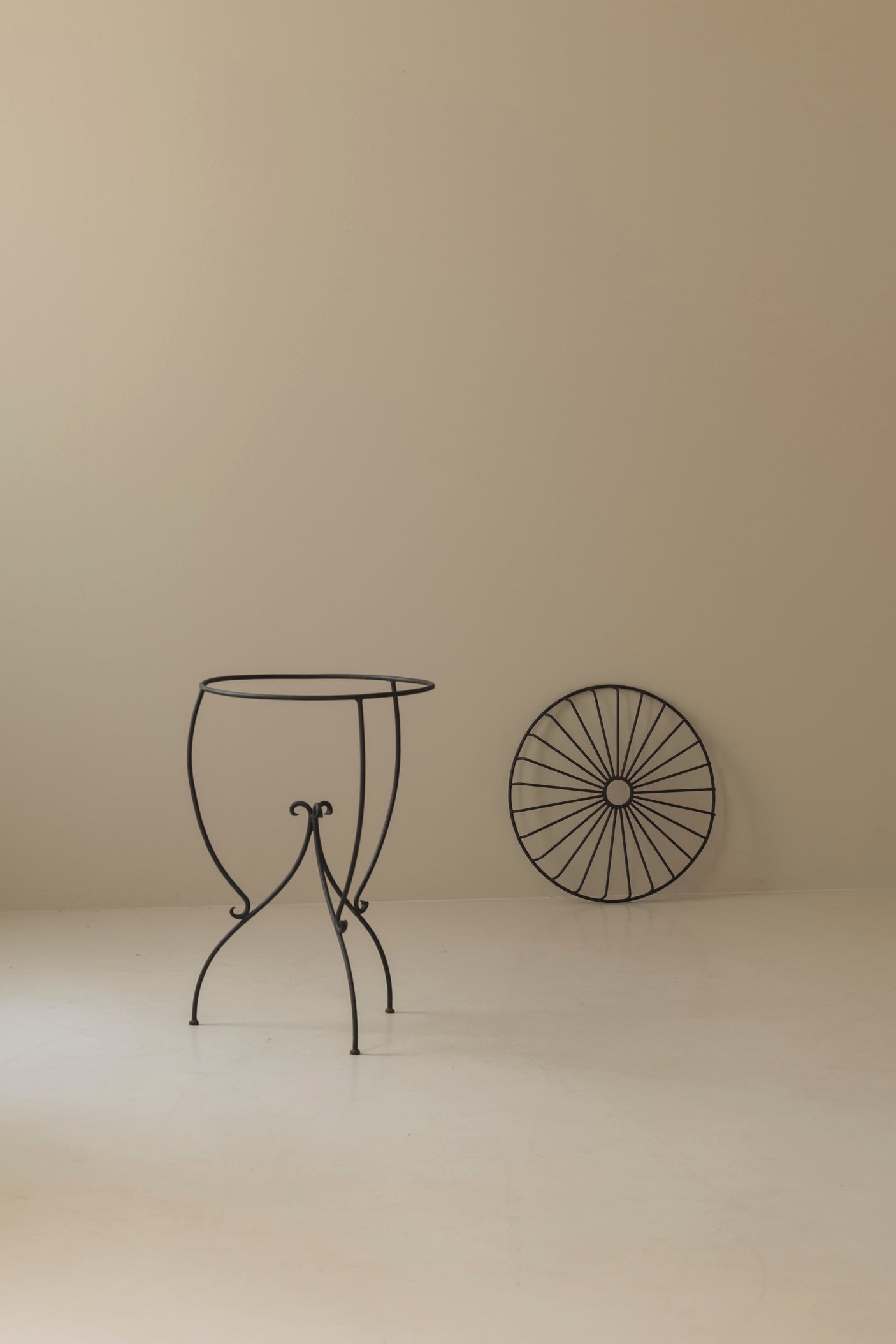 Wrought Iron Side Table attributed André Dubreuil, France 1986 — close-up