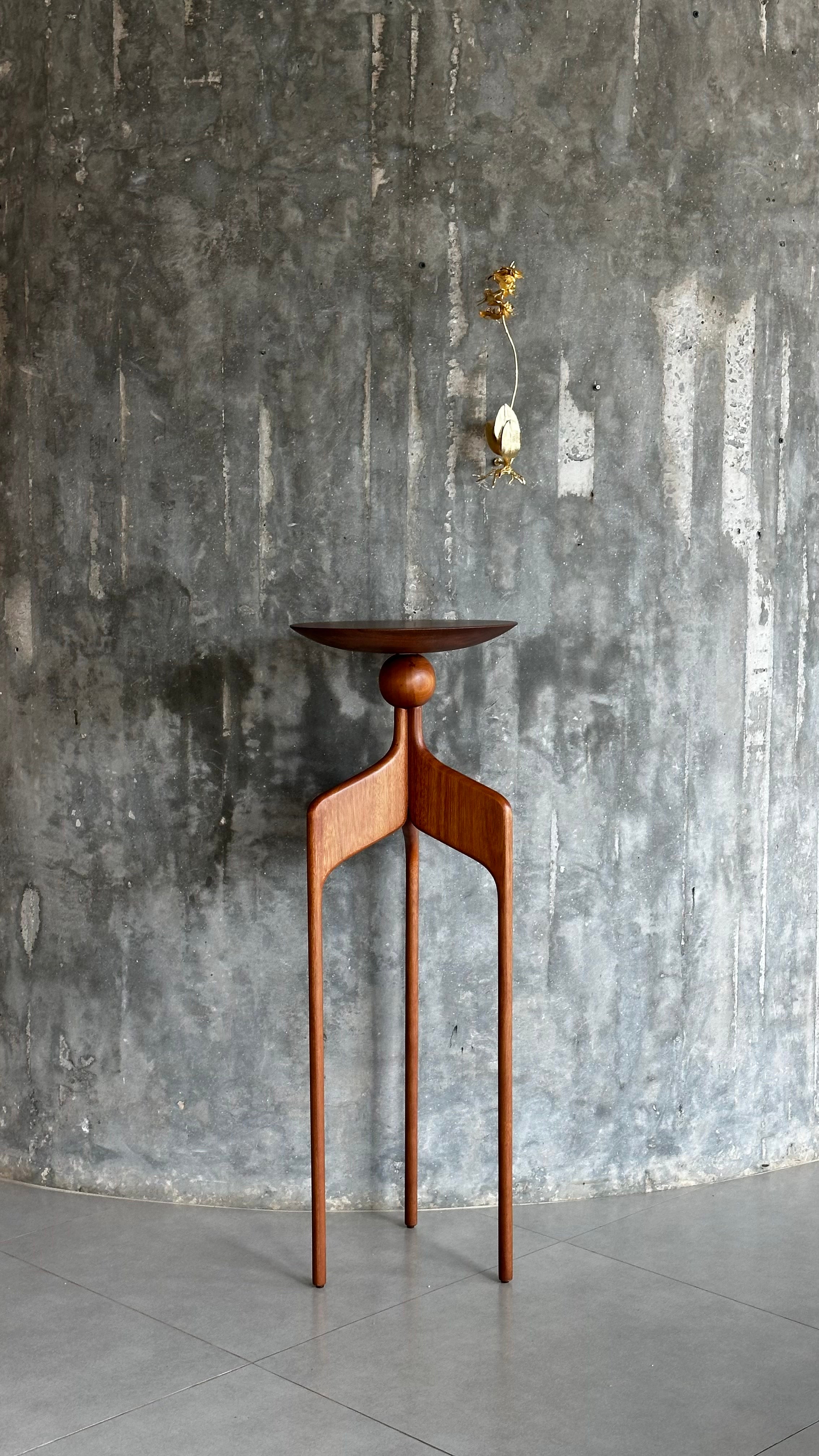 Table "Sentinela" Fabriquée à la Main en Bois Massif