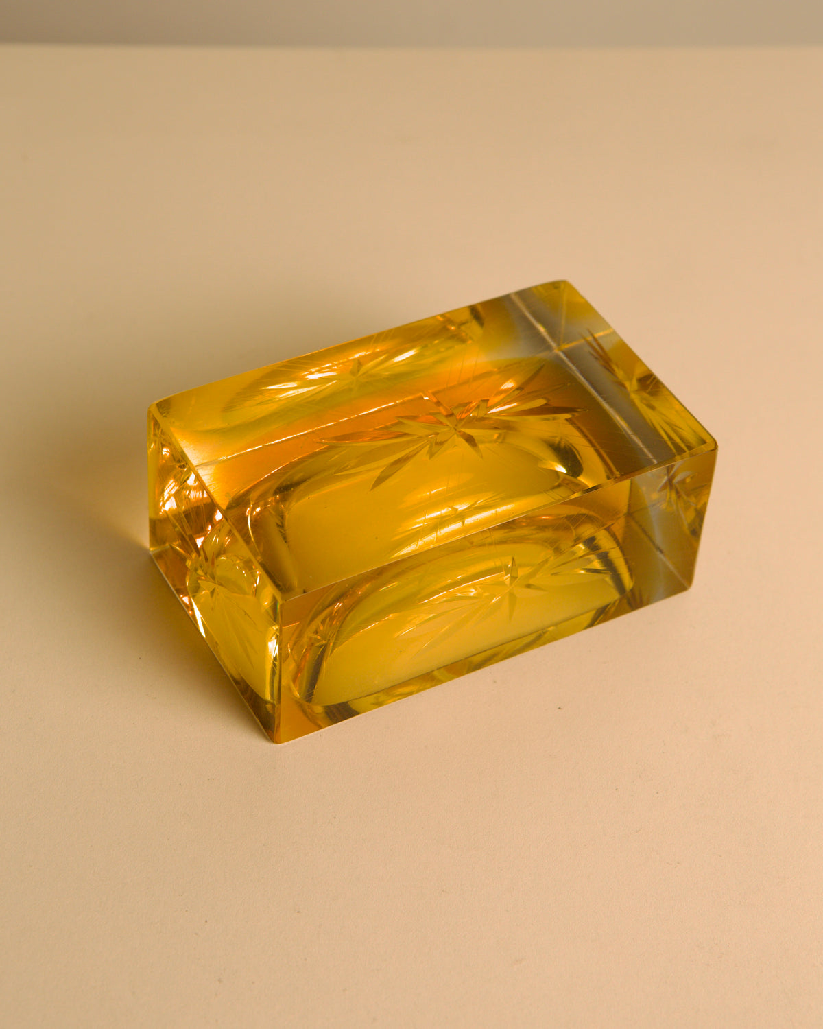 “Bloc” amber Murano glass catch-all by Flavio Poli for Seguso, 1980s — close-up