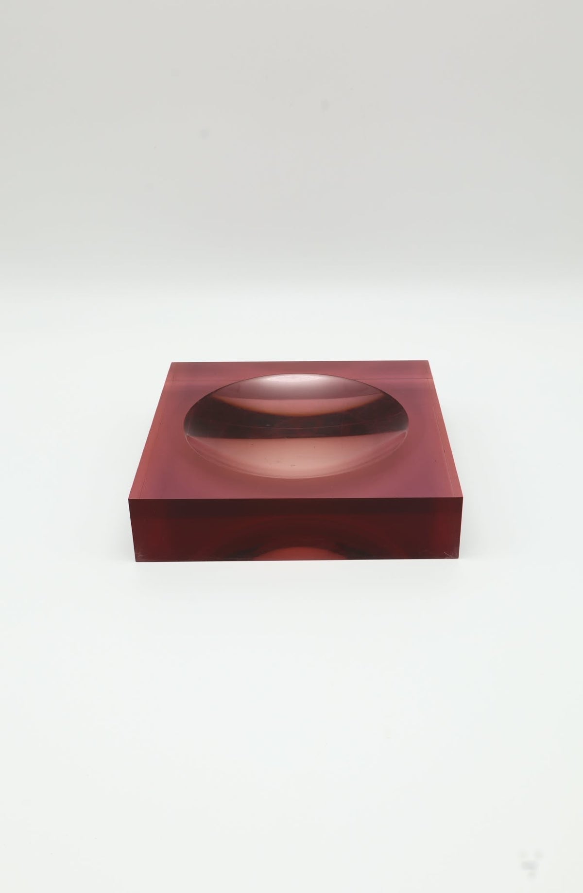 Italian Minimalist Resin Vide Poche – Italy, 1960s — detail view