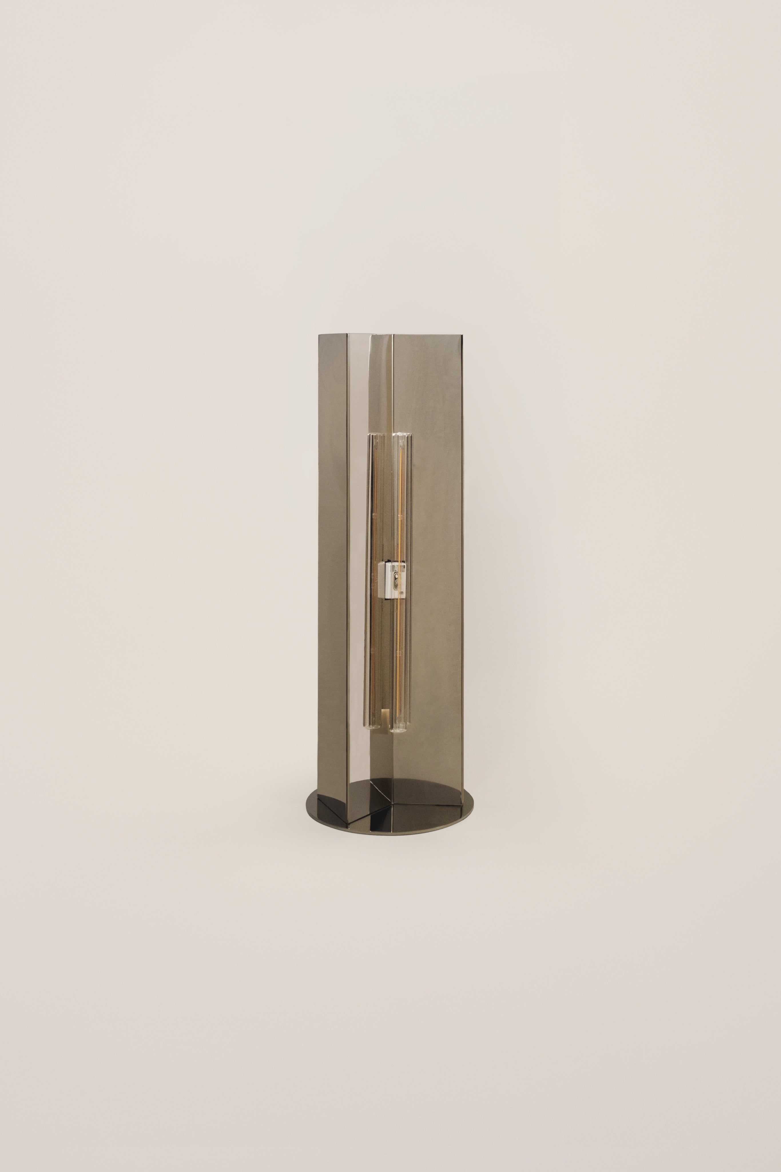 'Arrow' Table Lamp Without Diffuser — close-up