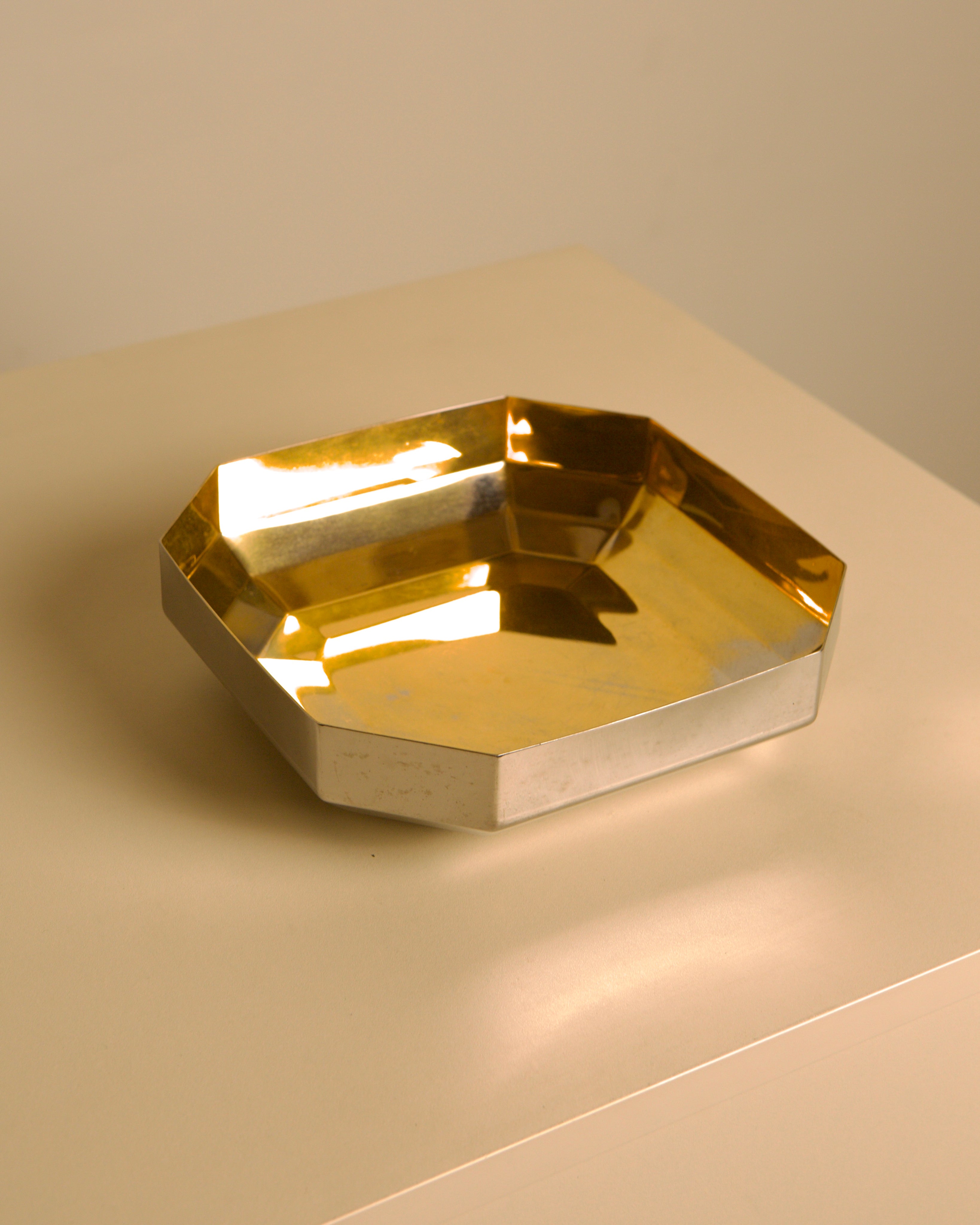 Large Italian silver and gold stainless steel trinket tray from the 80s — side angle