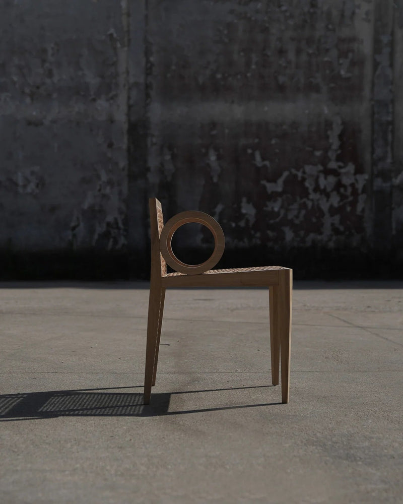 Cadeira 4 modern wooden chair with circular backrest detail