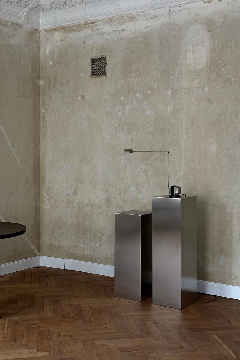 'NOSTALGIA' stainless steel pedestal — detail view