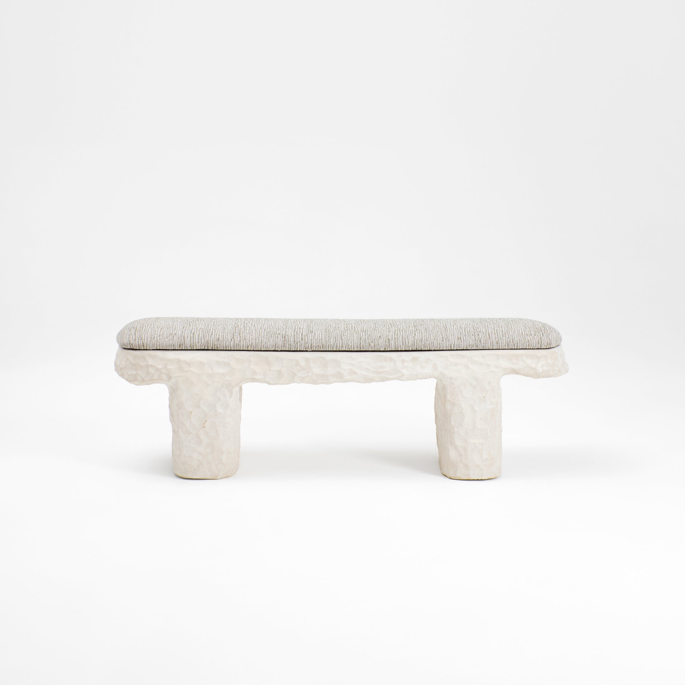 Perícia Ceramic Bench — front view with textured white ceramic base