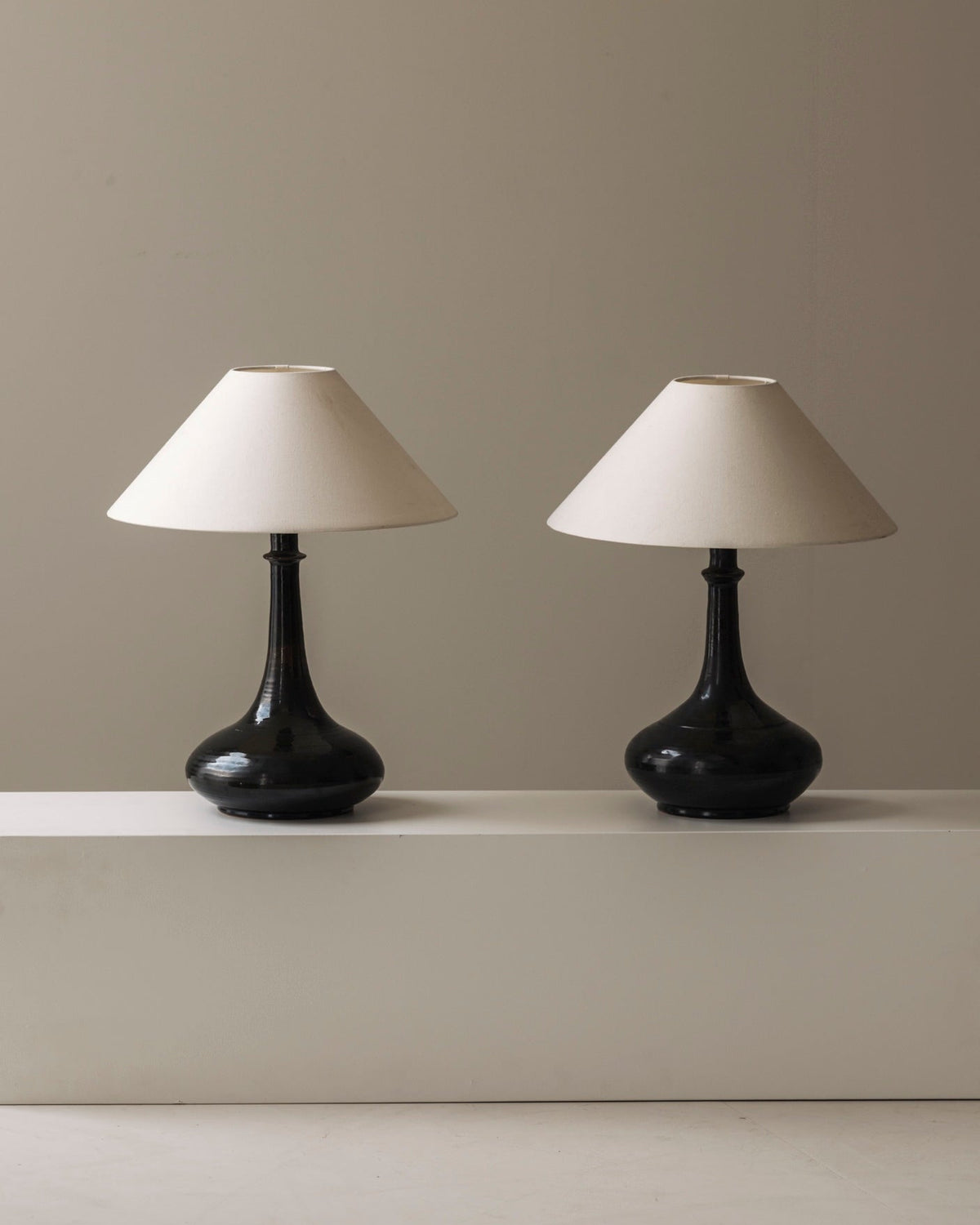 Elegant Set of Two identical French Ceramic Table Lamps, 1960s — view 10