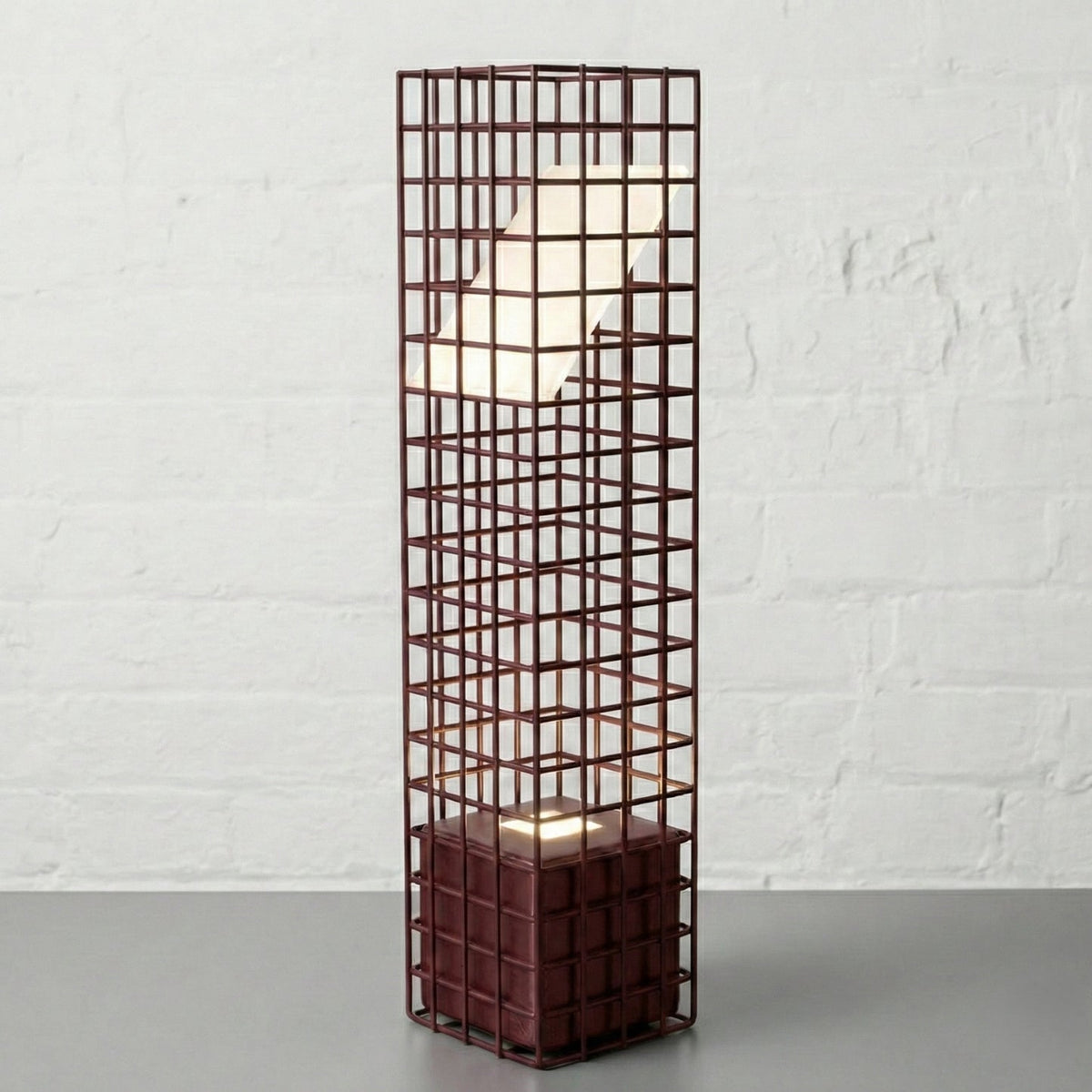 Ami Desk Lamp in Steel Mesh and Glass — close-up