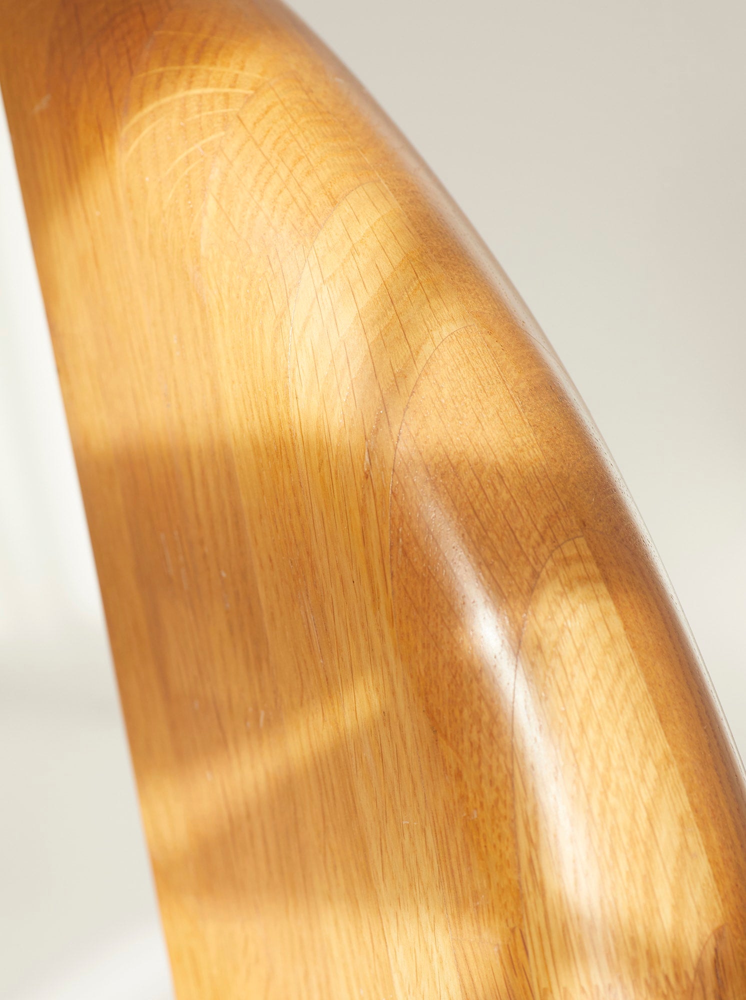 Set of 2 Vintage French Artisanal Table Lamps in Solid Oak Wood C. 1980 — close-up of polished oak wood grain