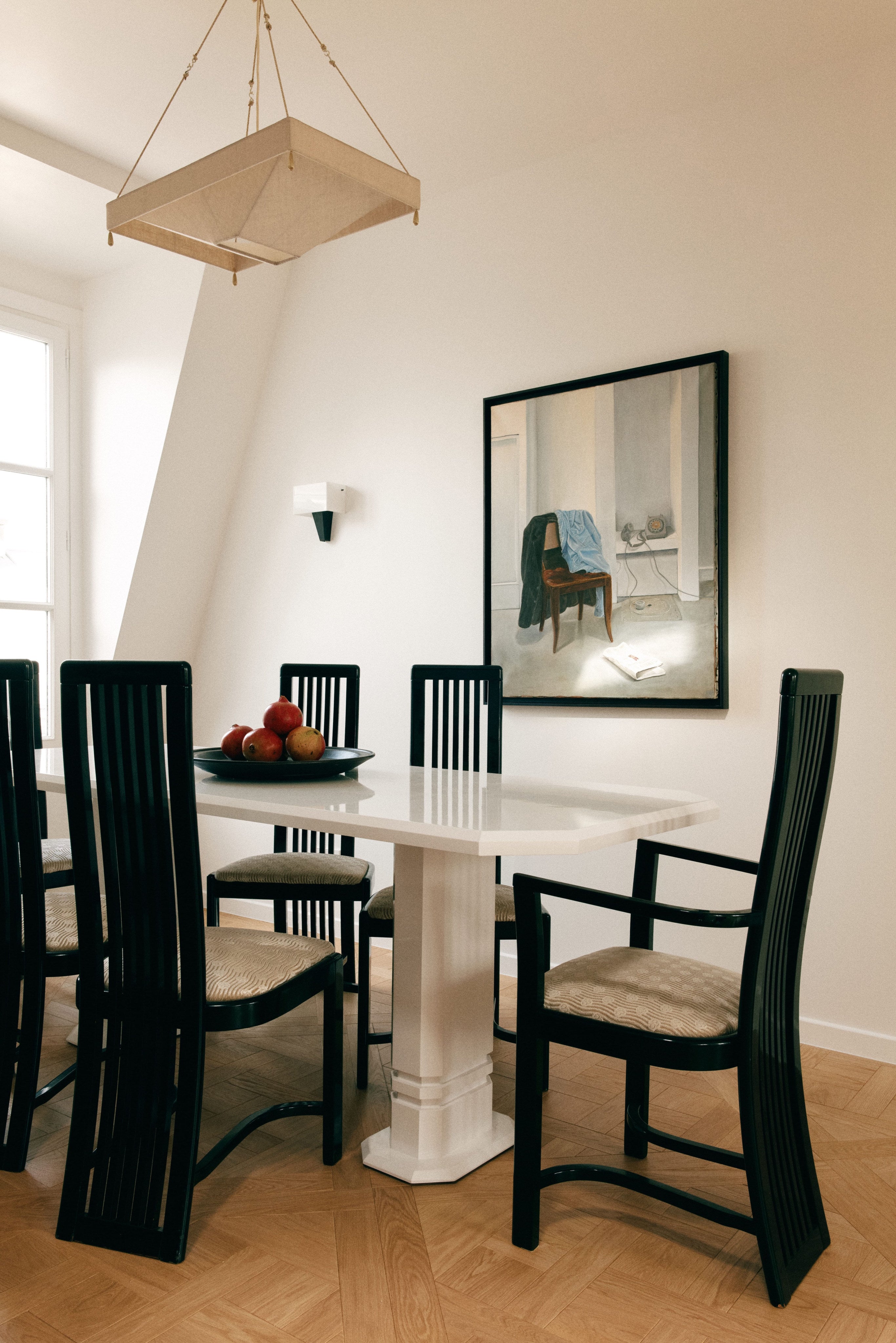 THE DINING TABLE E03 — close-up