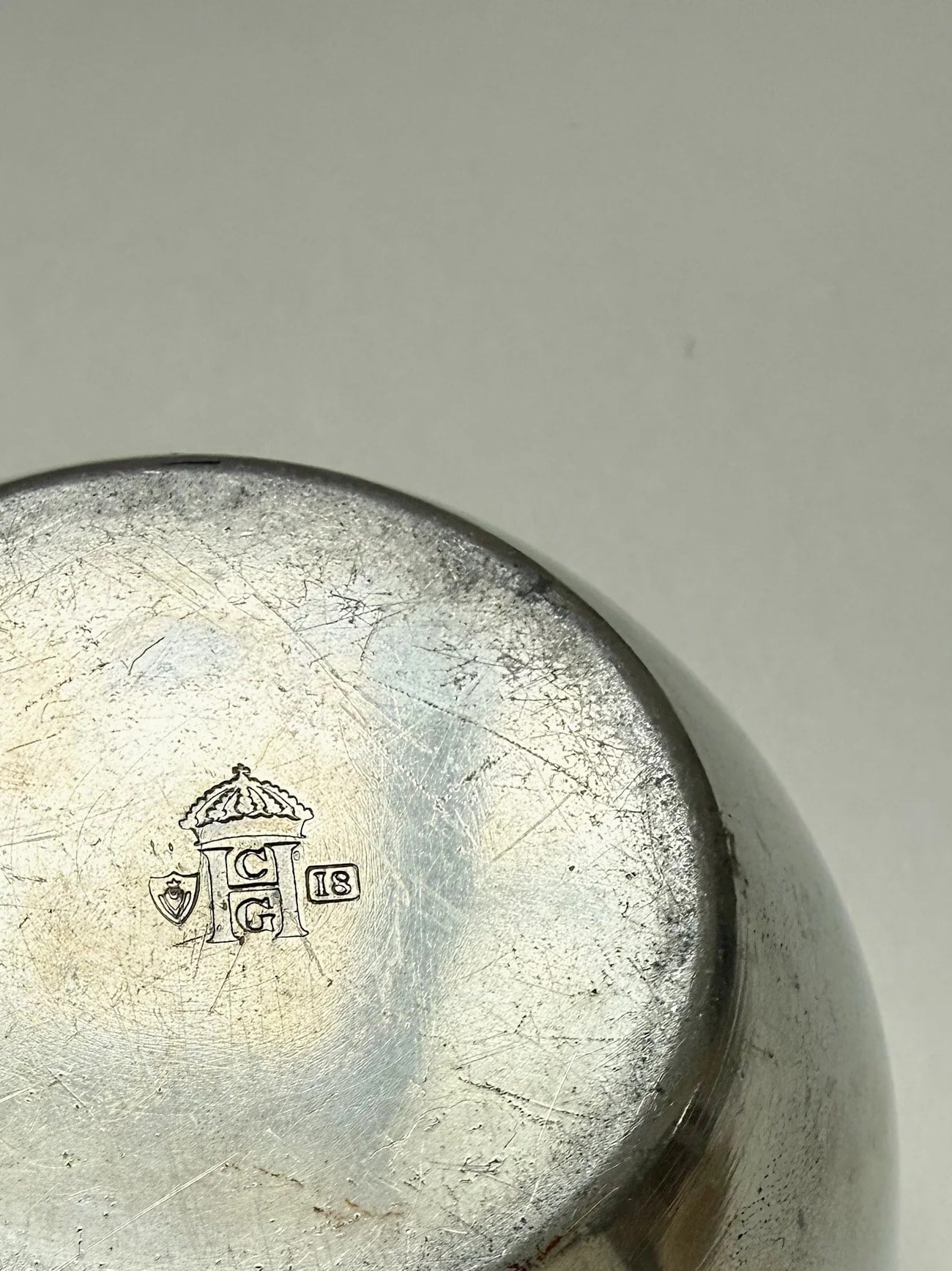 Bonbonnière en étain sculptural, Sylvia Stave, CG Hallberg, années 1930