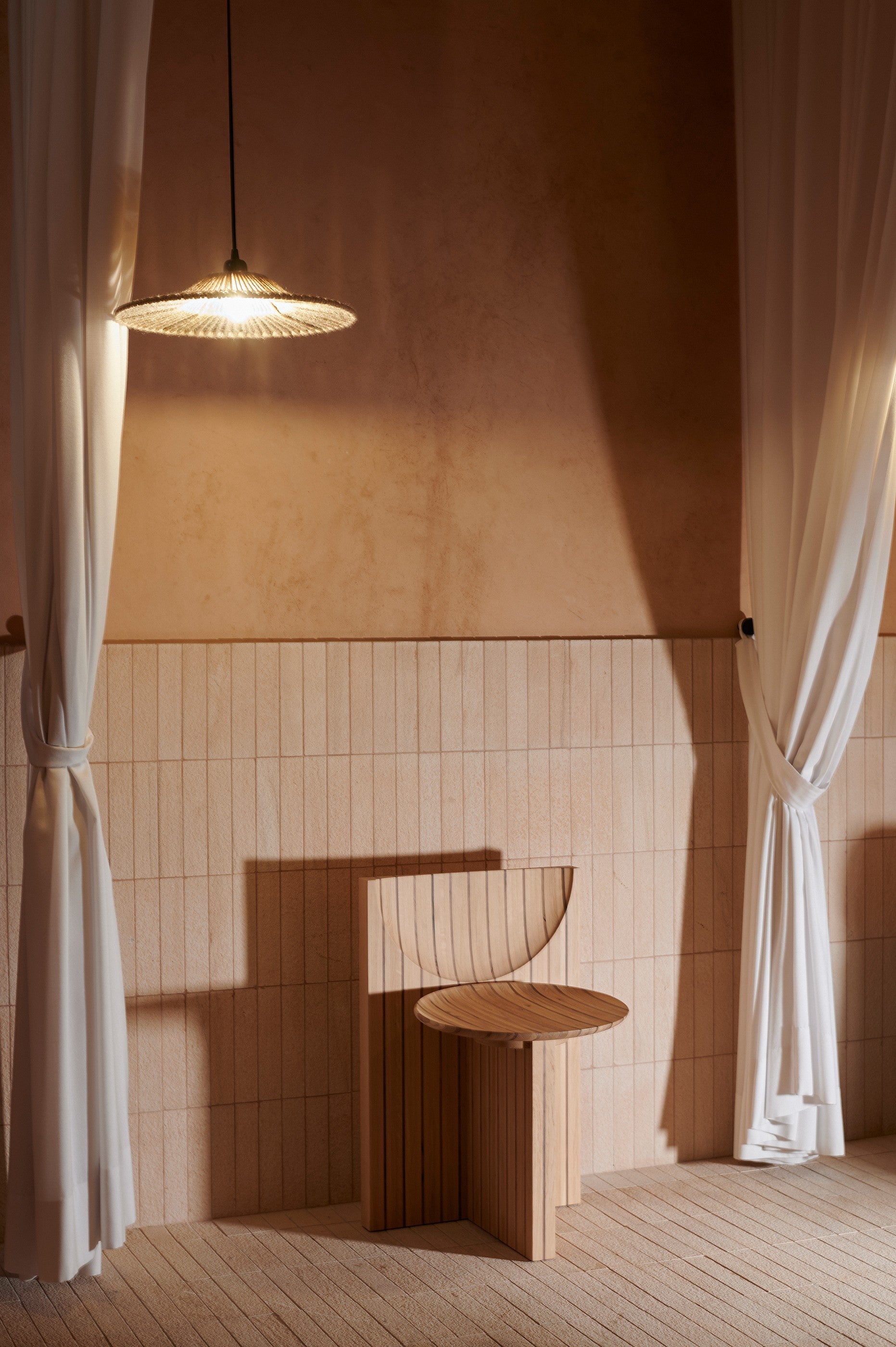 Vaga Chair in Wood by Rosana Sousa | The Oblist