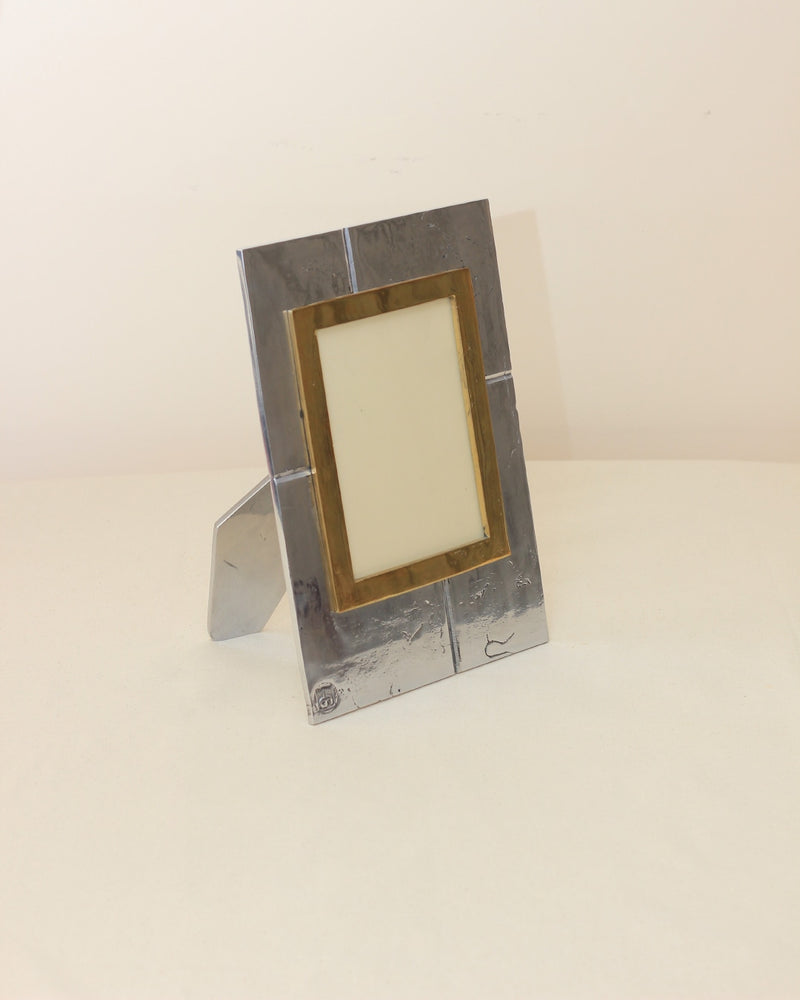 Porta Retrato Brutalista by Boga Avante Shop | The Oblist — metal frame, modern design