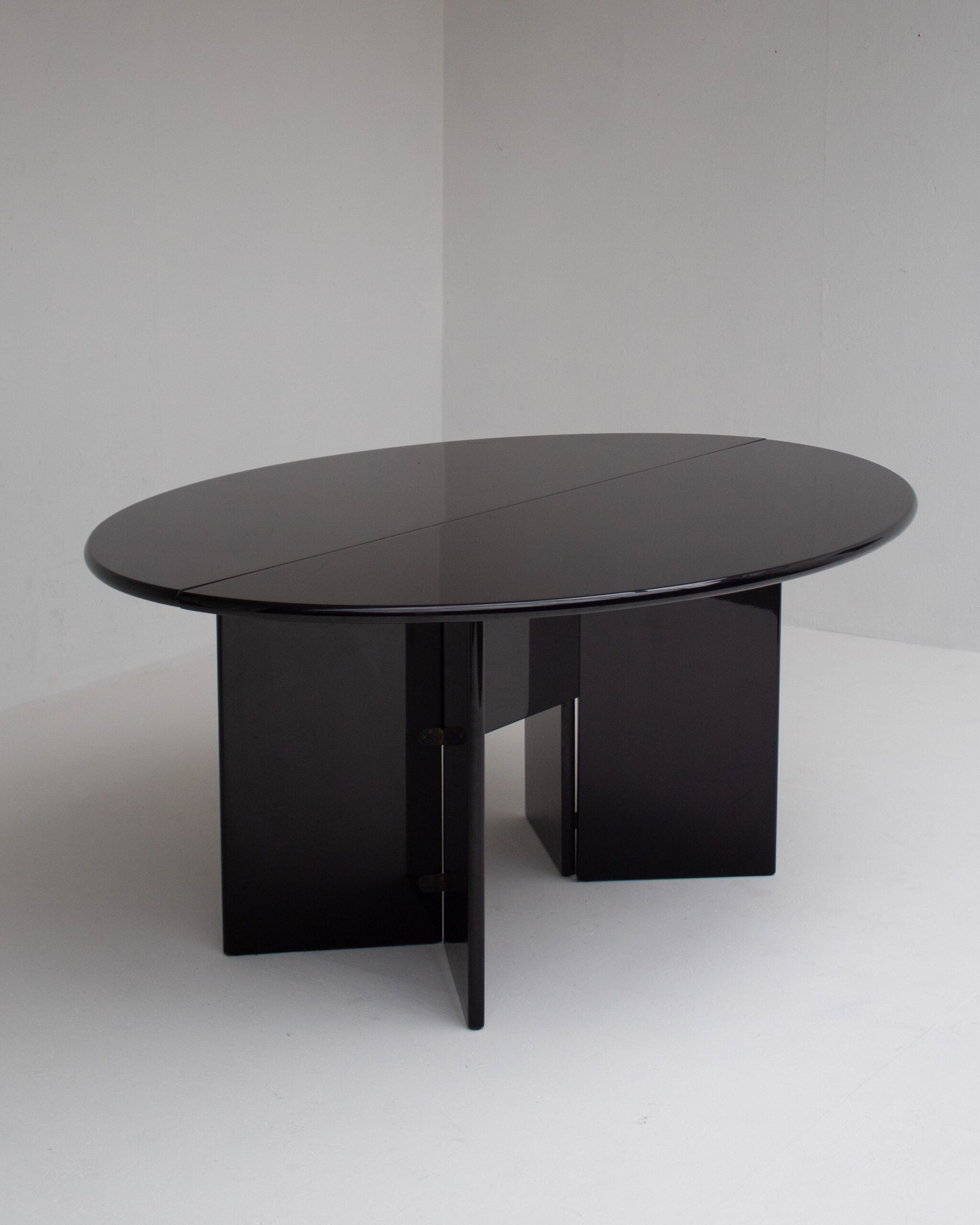 Antella Dining Table by Kazuhide Takahama for Gavina by Malata Antwerp | The Oblist