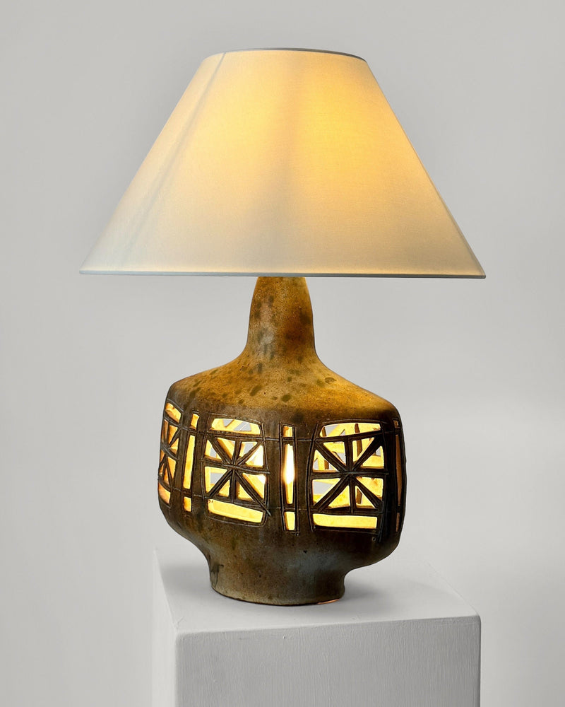 Ceramic lamp by Agnes Escala by Figuresdesign | The Oblist
