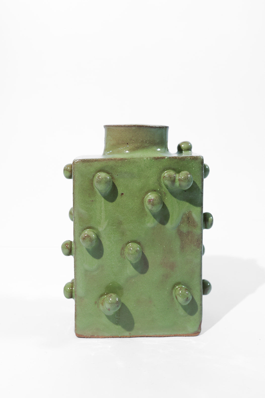 Sphères - Small chrysoprase ceramic vase — front view with textured green surface