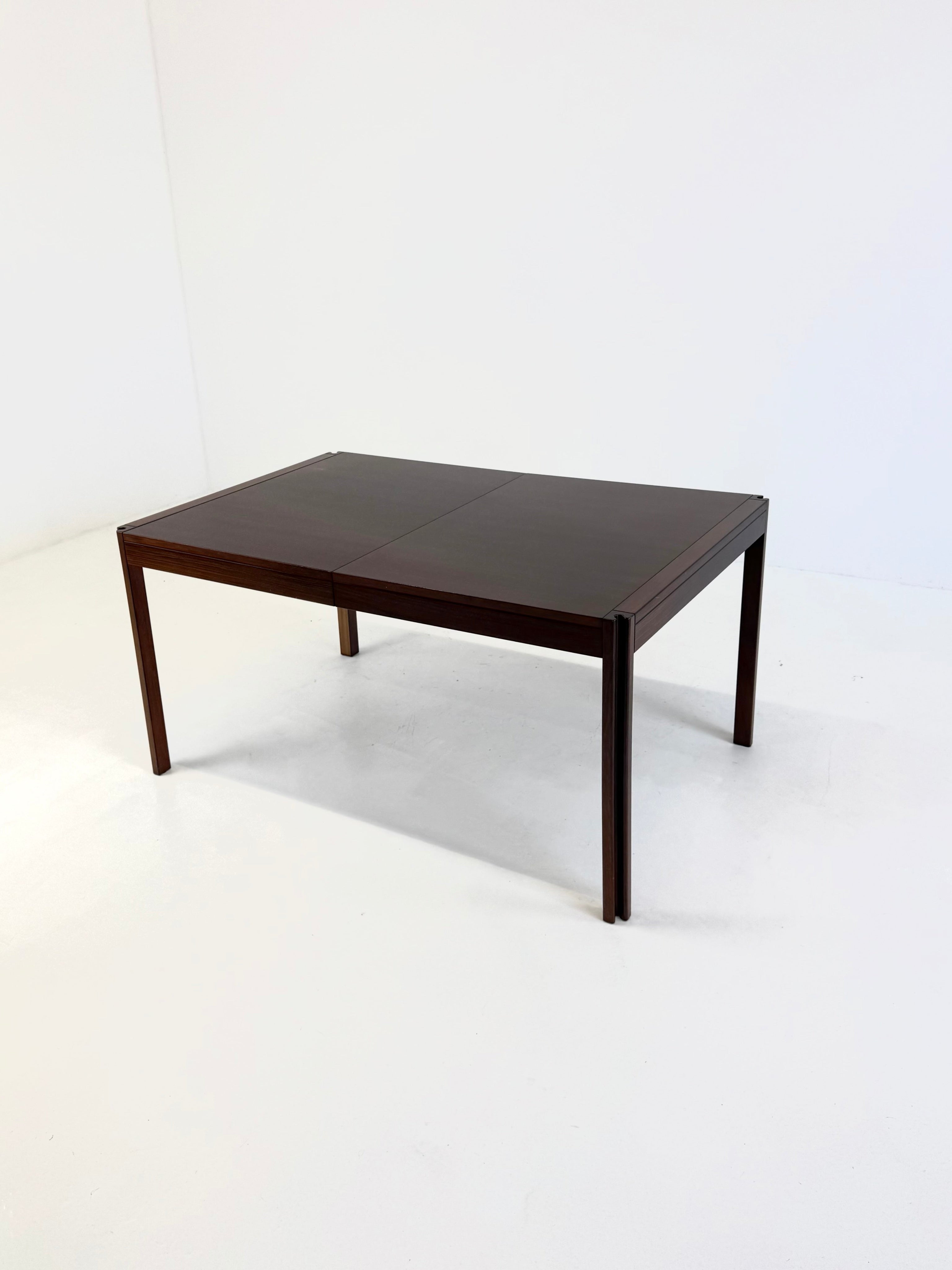 4D wooden vintage dining table by Angelo Mangiarotti for Molteni — in context